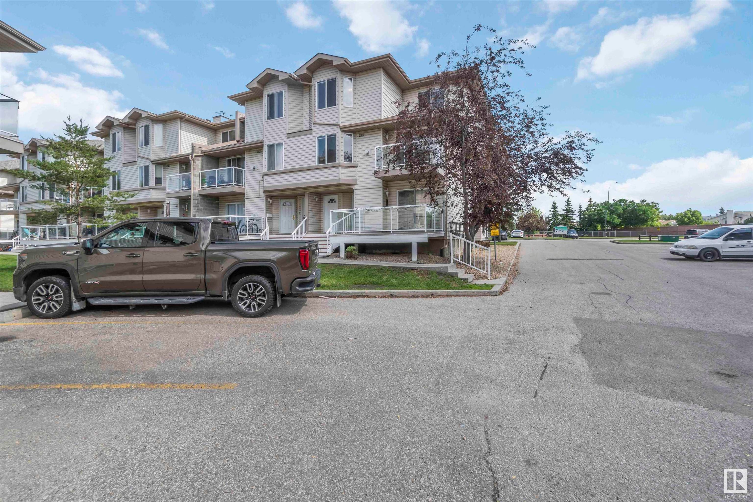 












25 2505 42 Street

,
Edmonton,




AB
T6L 7G8

