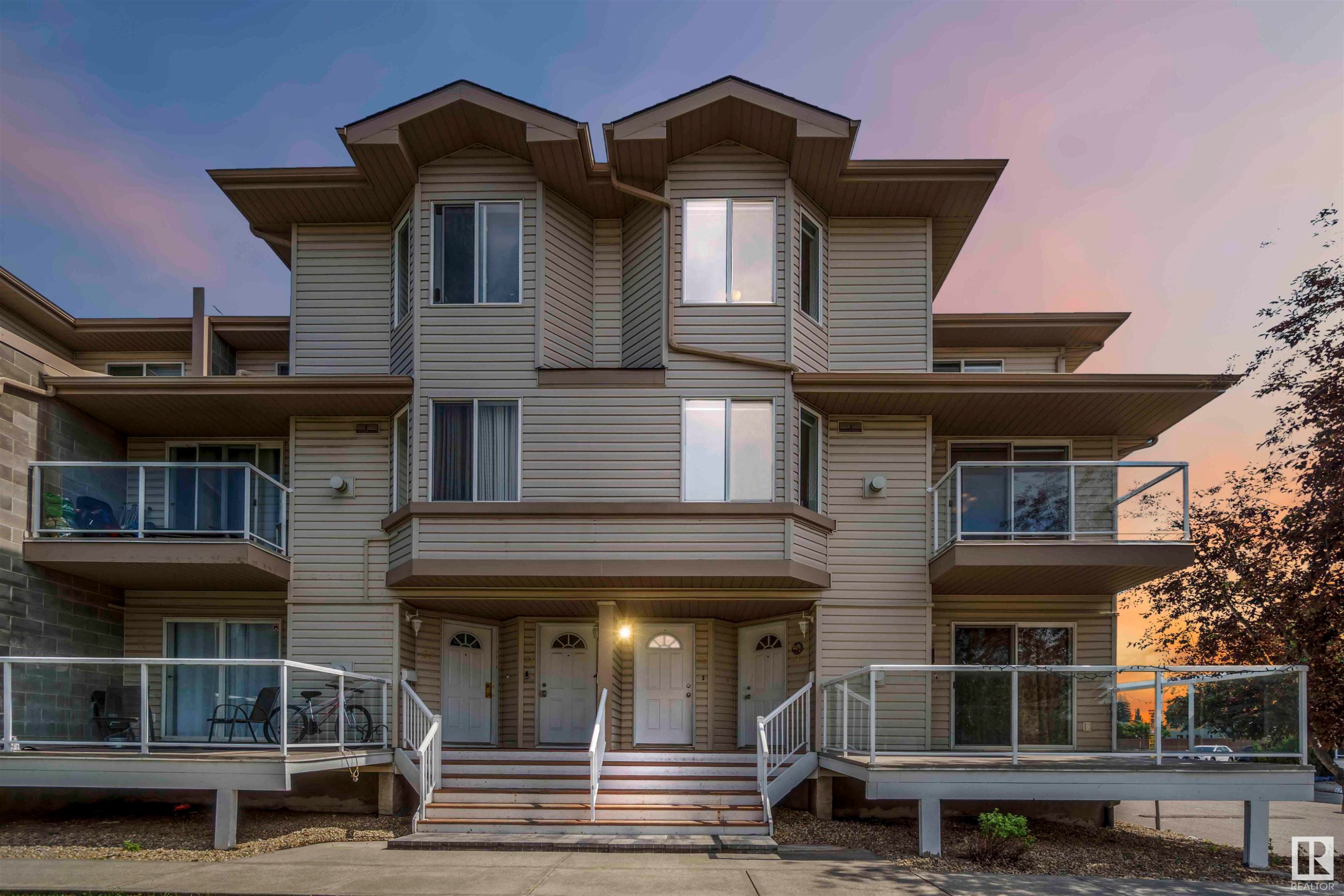 












25 2505 42 Street

,
Edmonton,




AB
T6L 7G8

