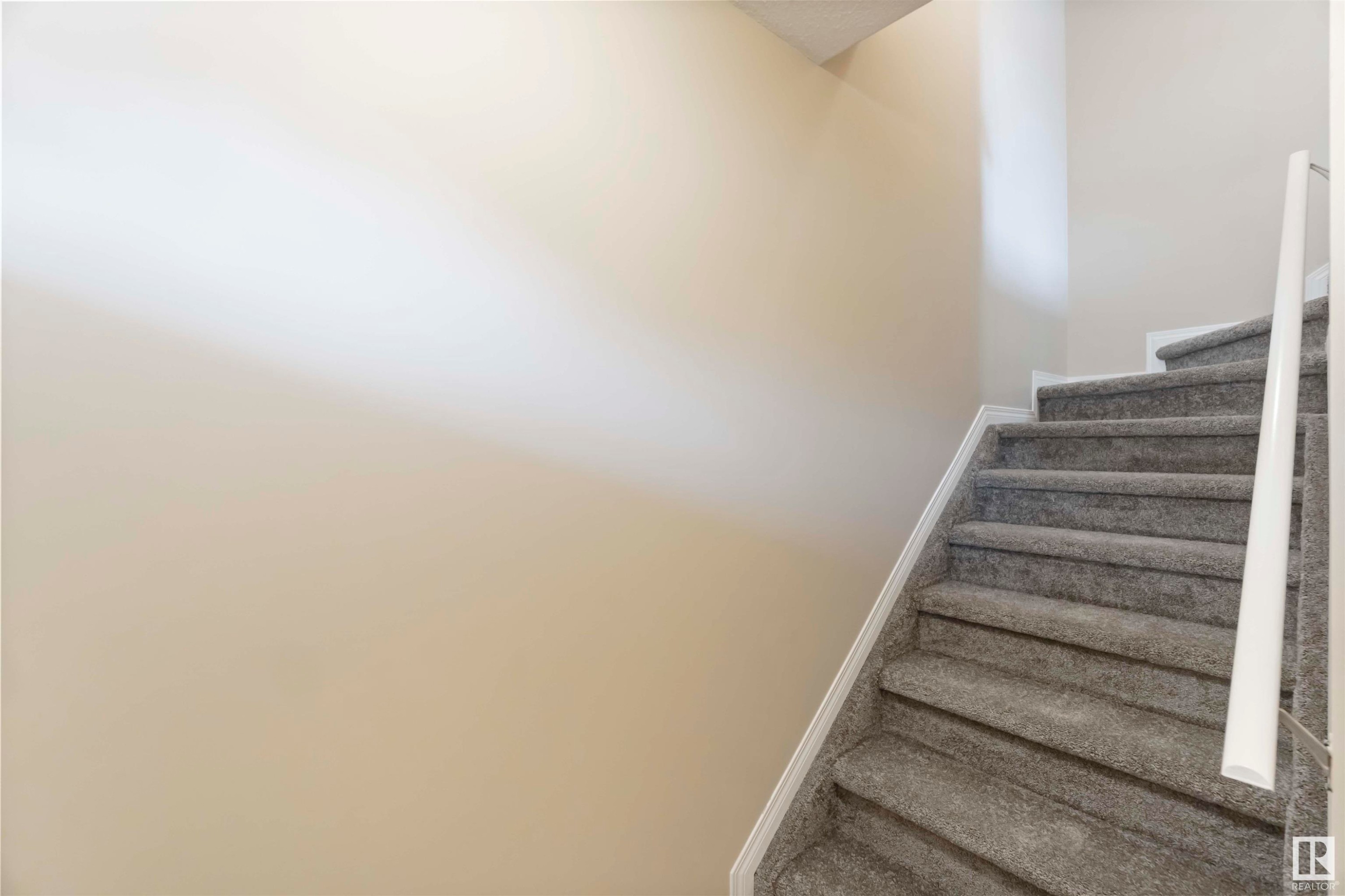 












25 2505 42 Street

,
Edmonton,




AB
T6L 7G8

