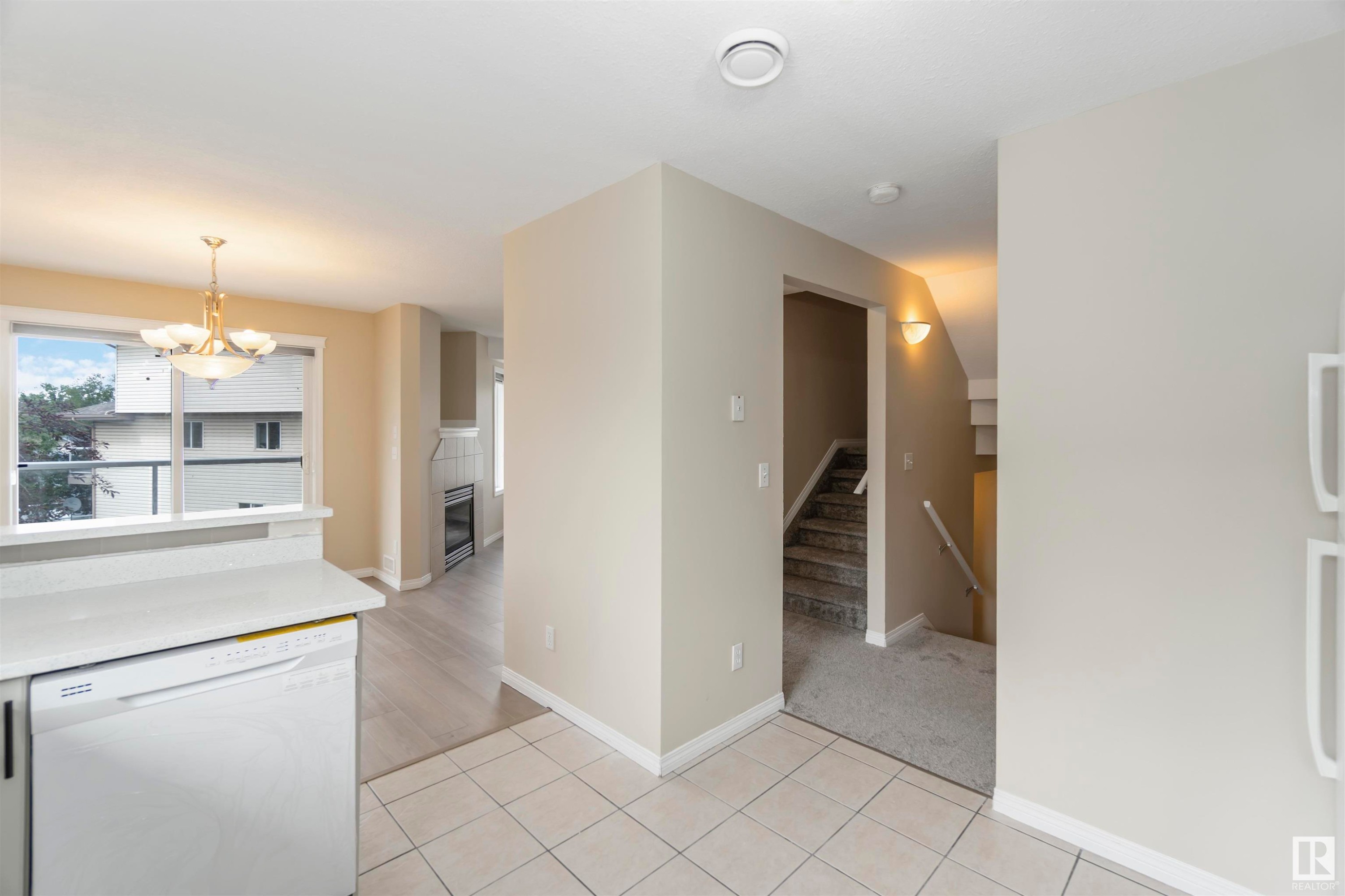 












25 2505 42 Street

,
Edmonton,




AB
T6L 7G8

