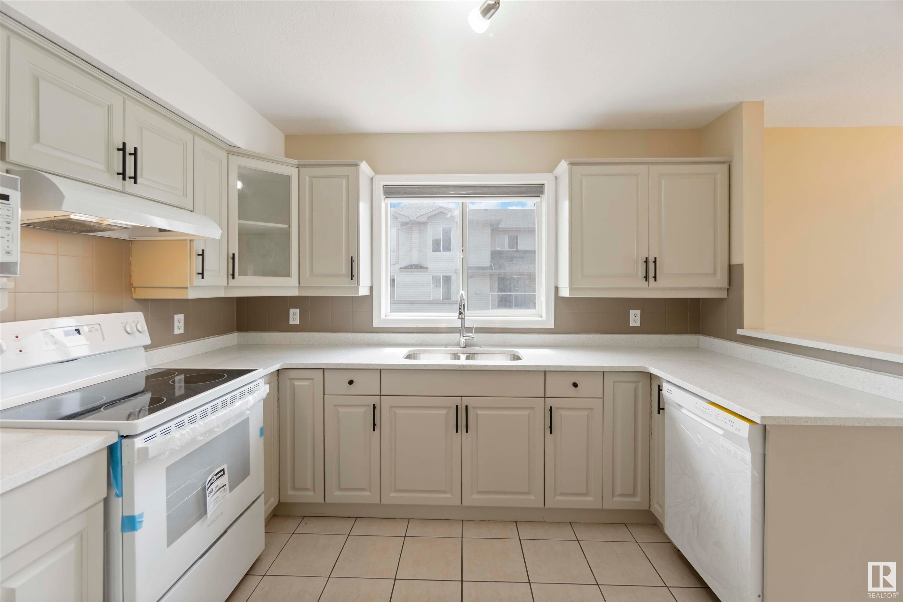 












25 2505 42 Street

,
Edmonton,




AB
T6L 7G8

