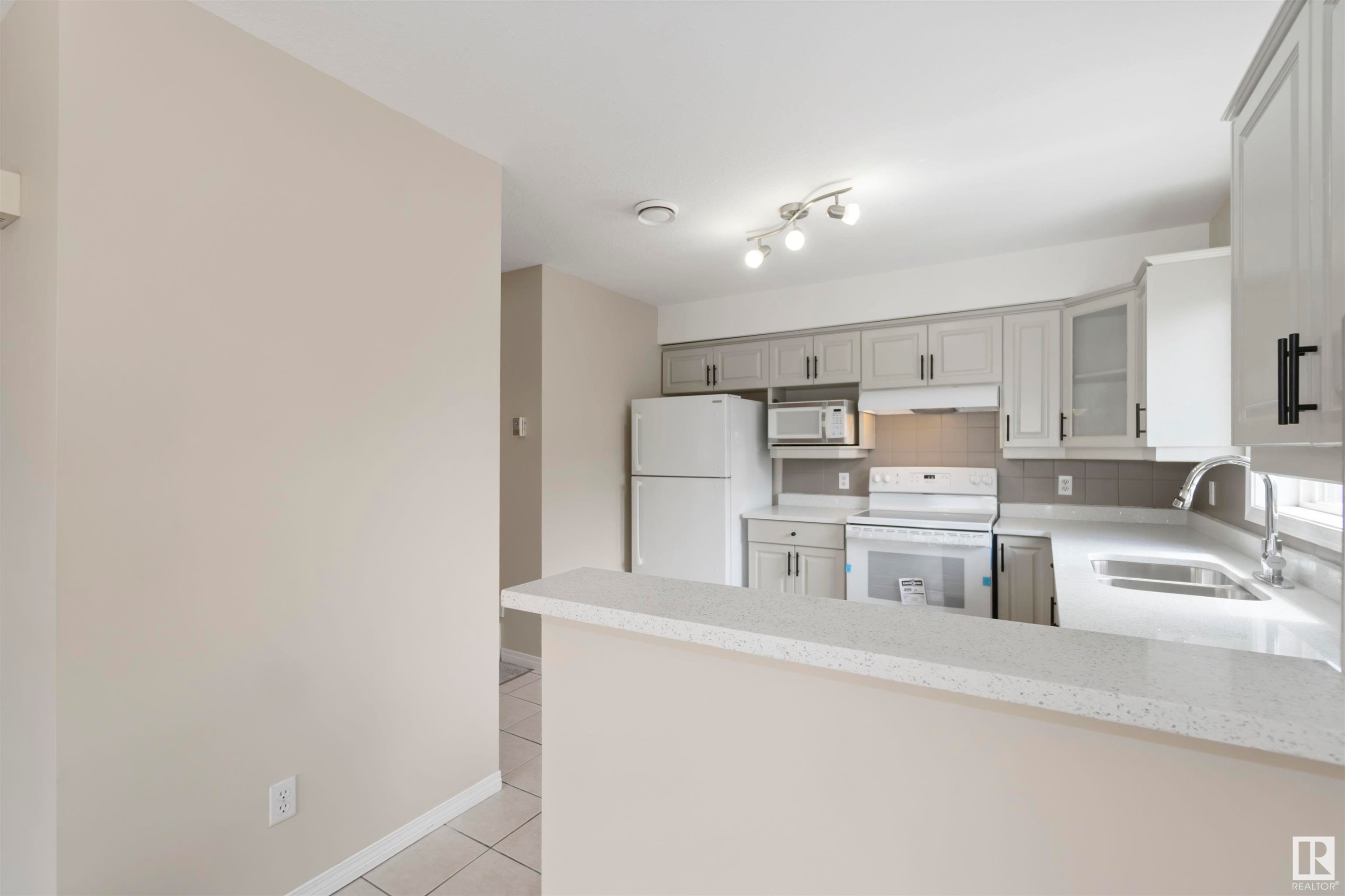 












25 2505 42 Street

,
Edmonton,




AB
T6L 7G8

