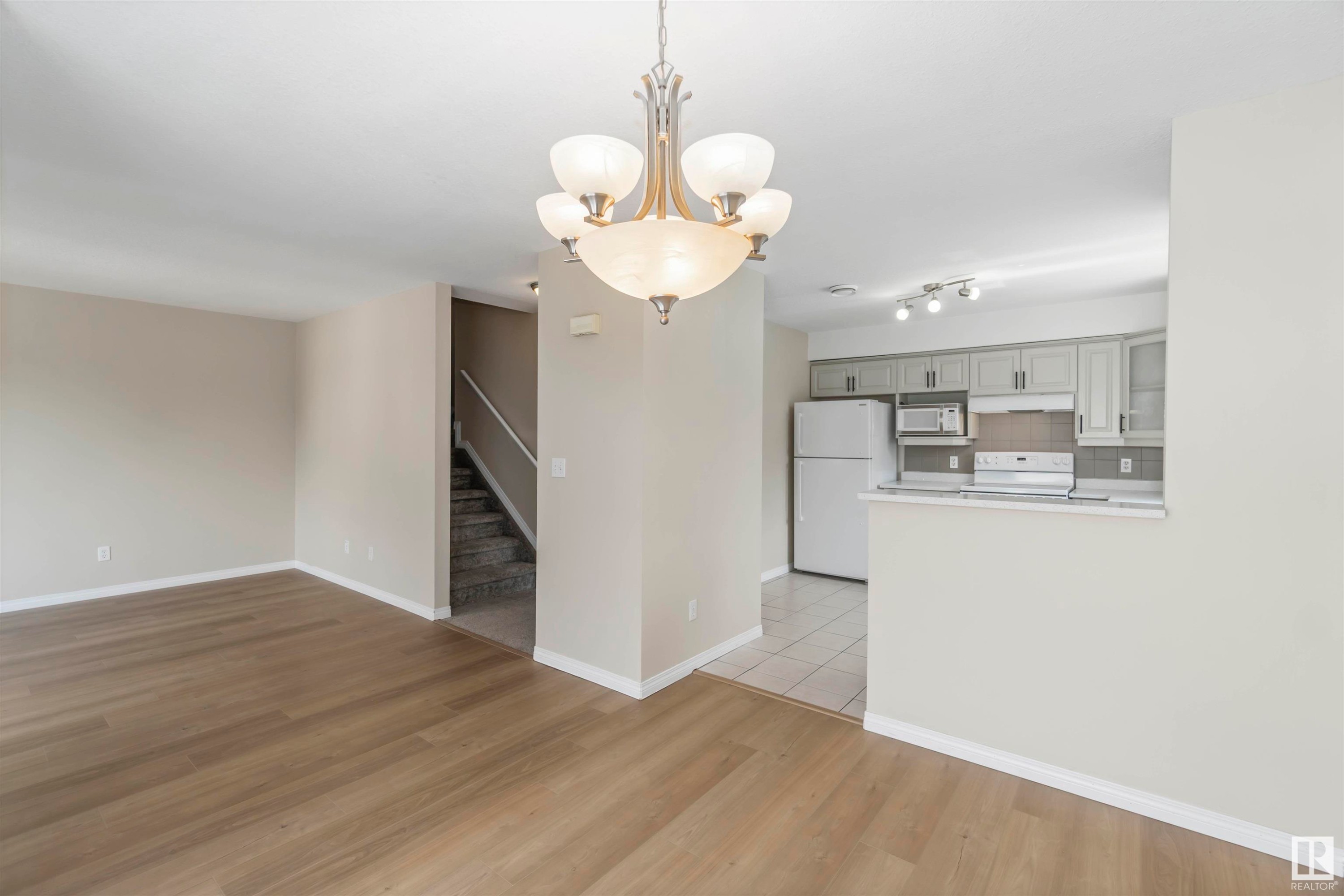 












25 2505 42 Street

,
Edmonton,




AB
T6L 7G8

