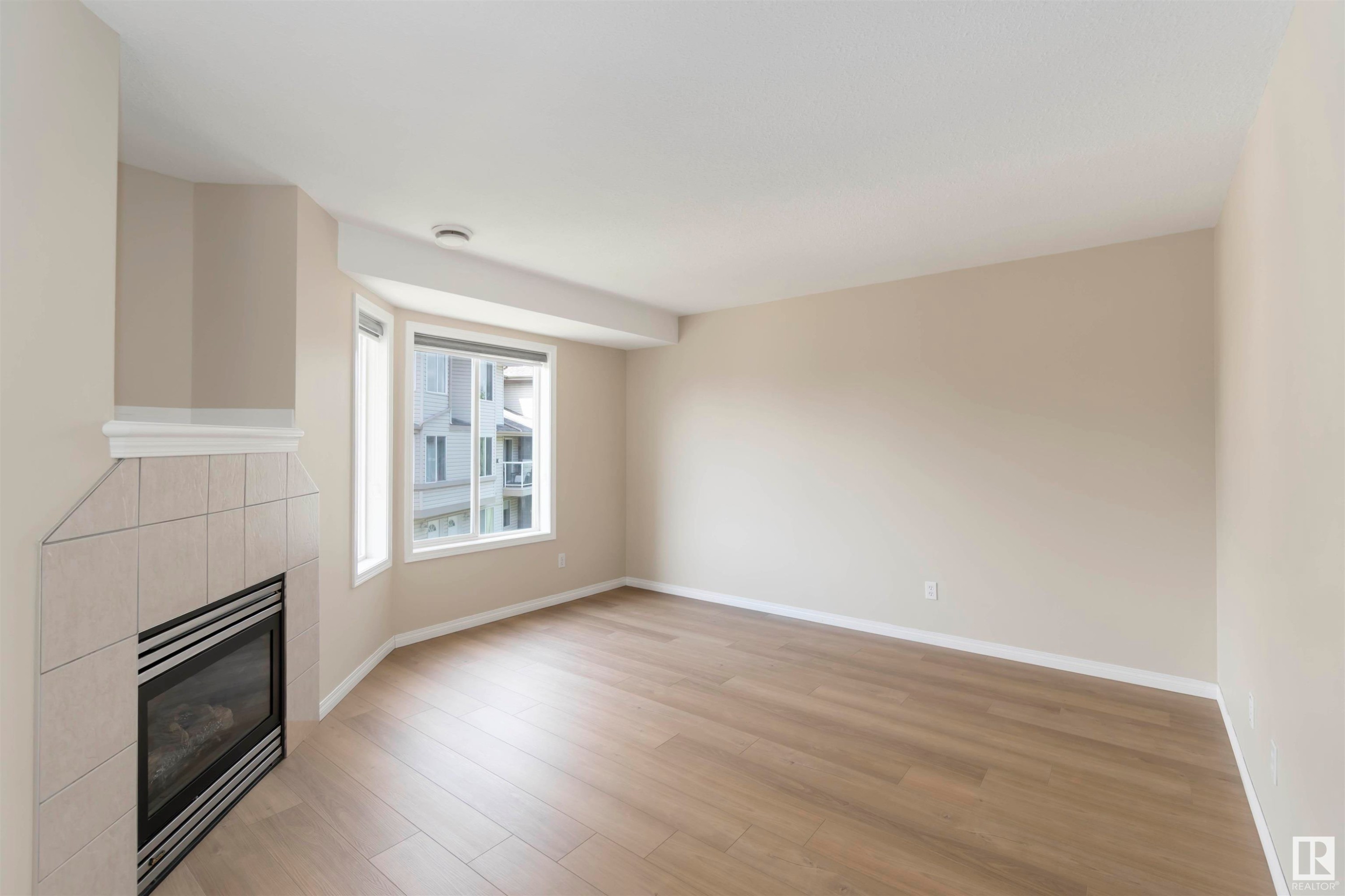 












25 2505 42 Street

,
Edmonton,




AB
T6L 7G8

