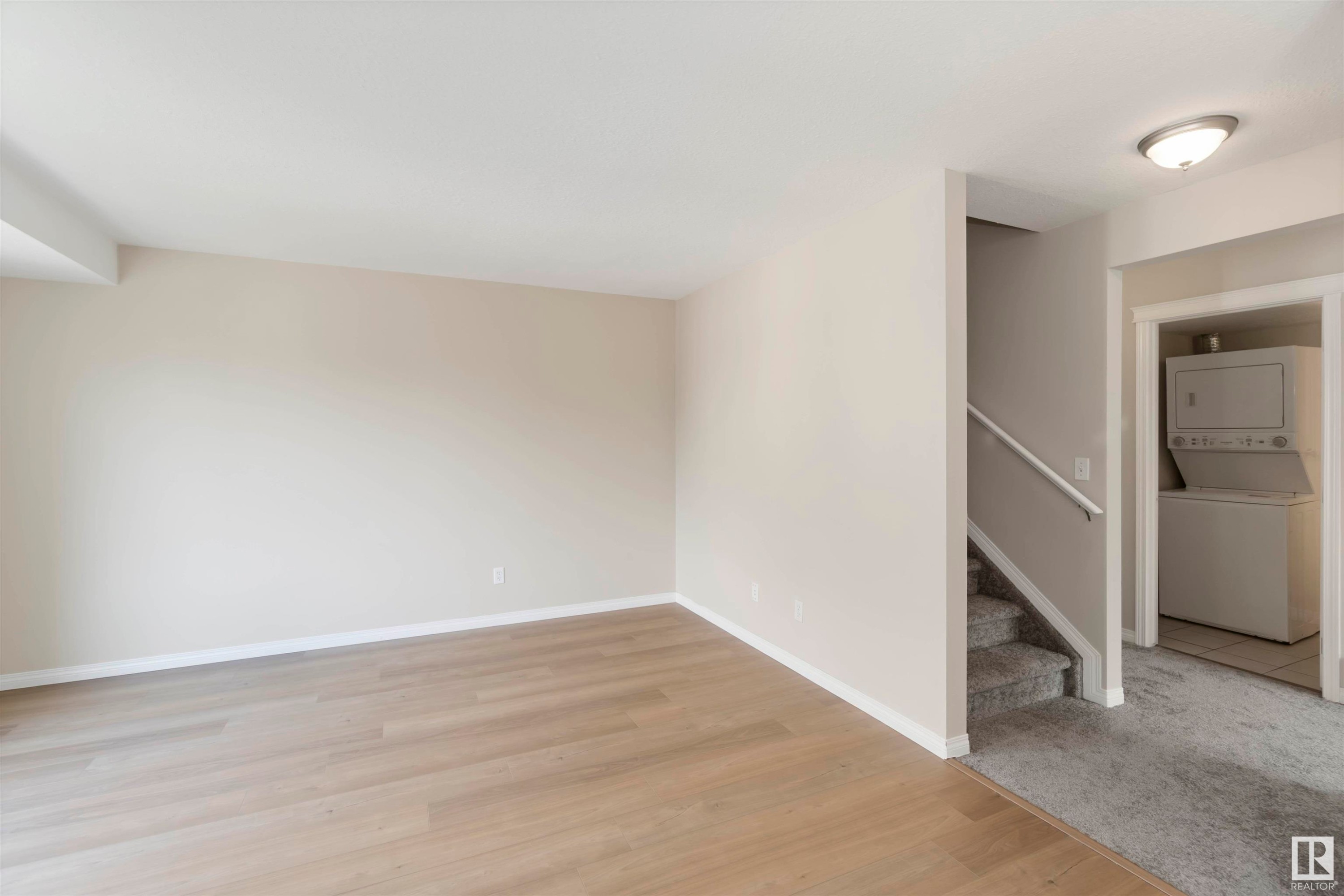 












25 2505 42 Street

,
Edmonton,




AB
T6L 7G8

