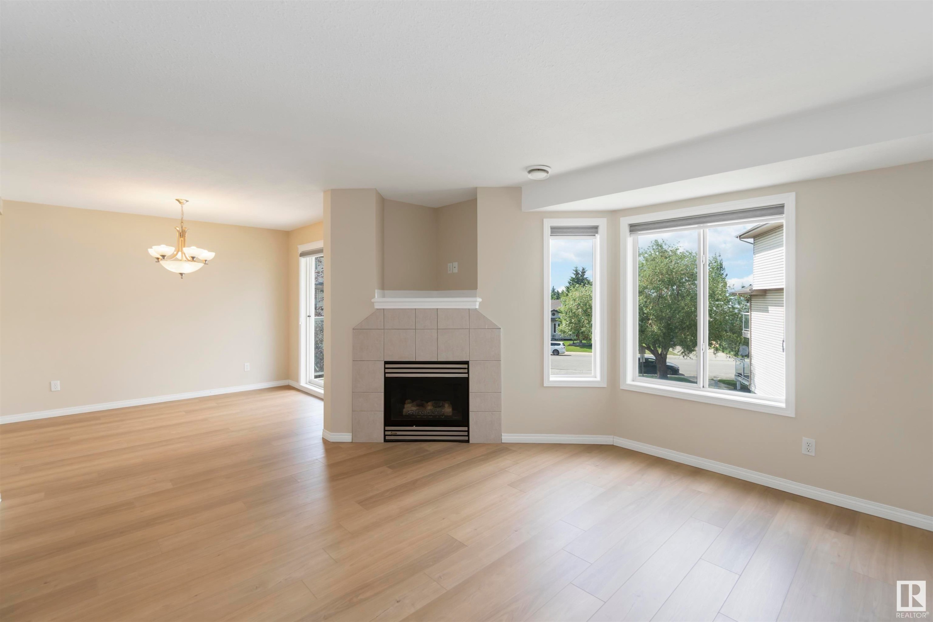 












25 2505 42 Street

,
Edmonton,




AB
T6L 7G8


