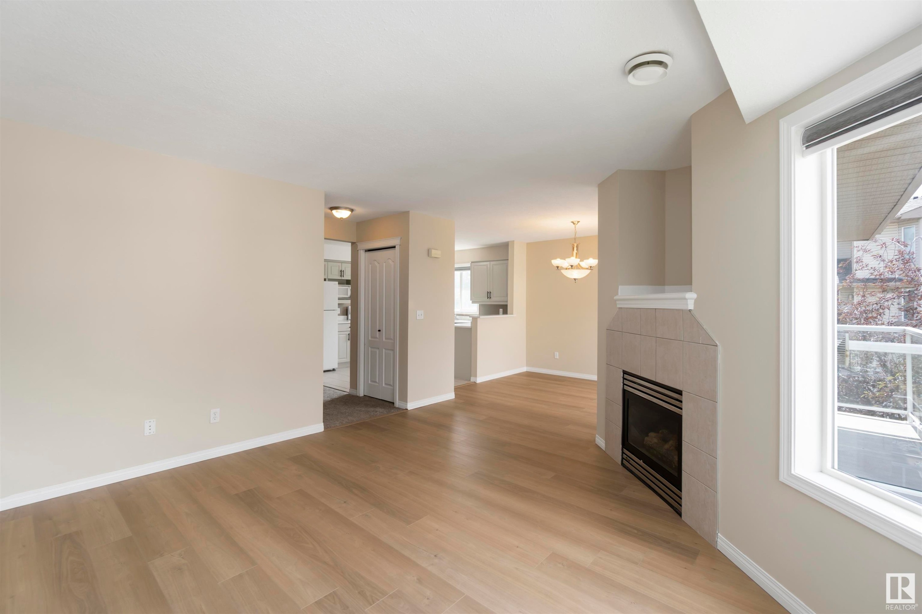 












25 2505 42 Street

,
Edmonton,




AB
T6L 7G8

