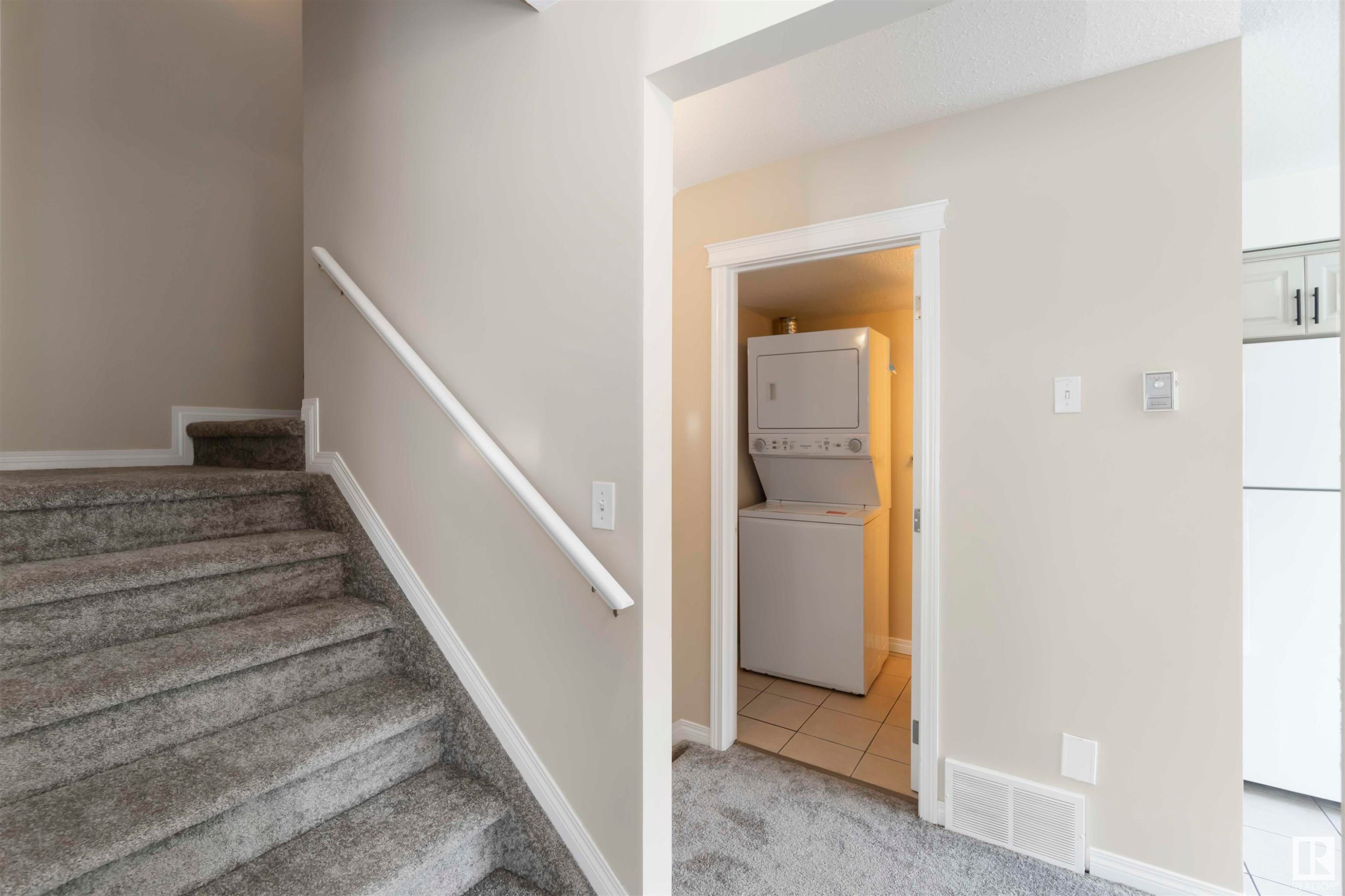 












25 2505 42 Street

,
Edmonton,




AB
T6L 7G8

