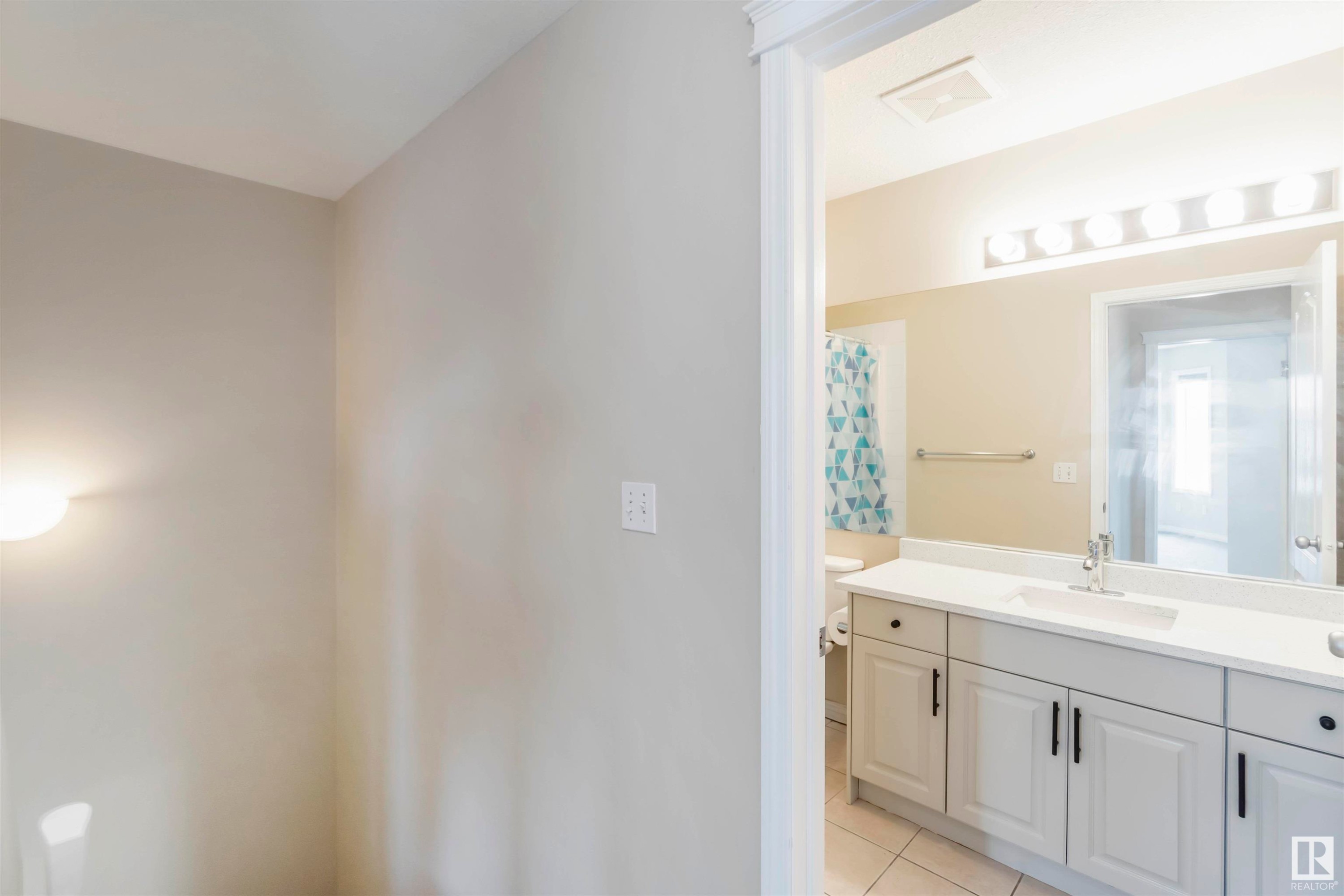 












25 2505 42 Street

,
Edmonton,




AB
T6L 7G8

