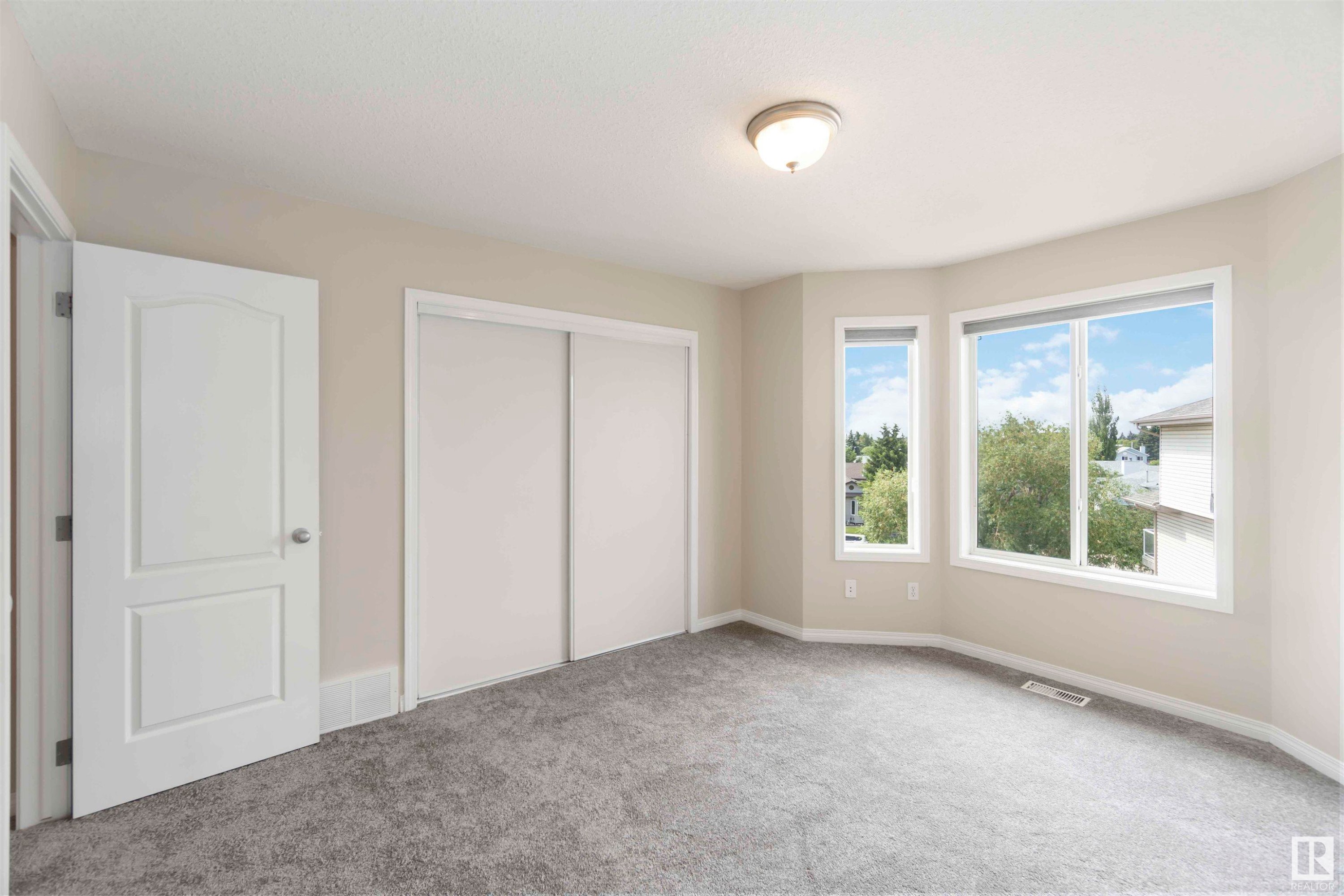 












25 2505 42 Street

,
Edmonton,




AB
T6L 7G8

