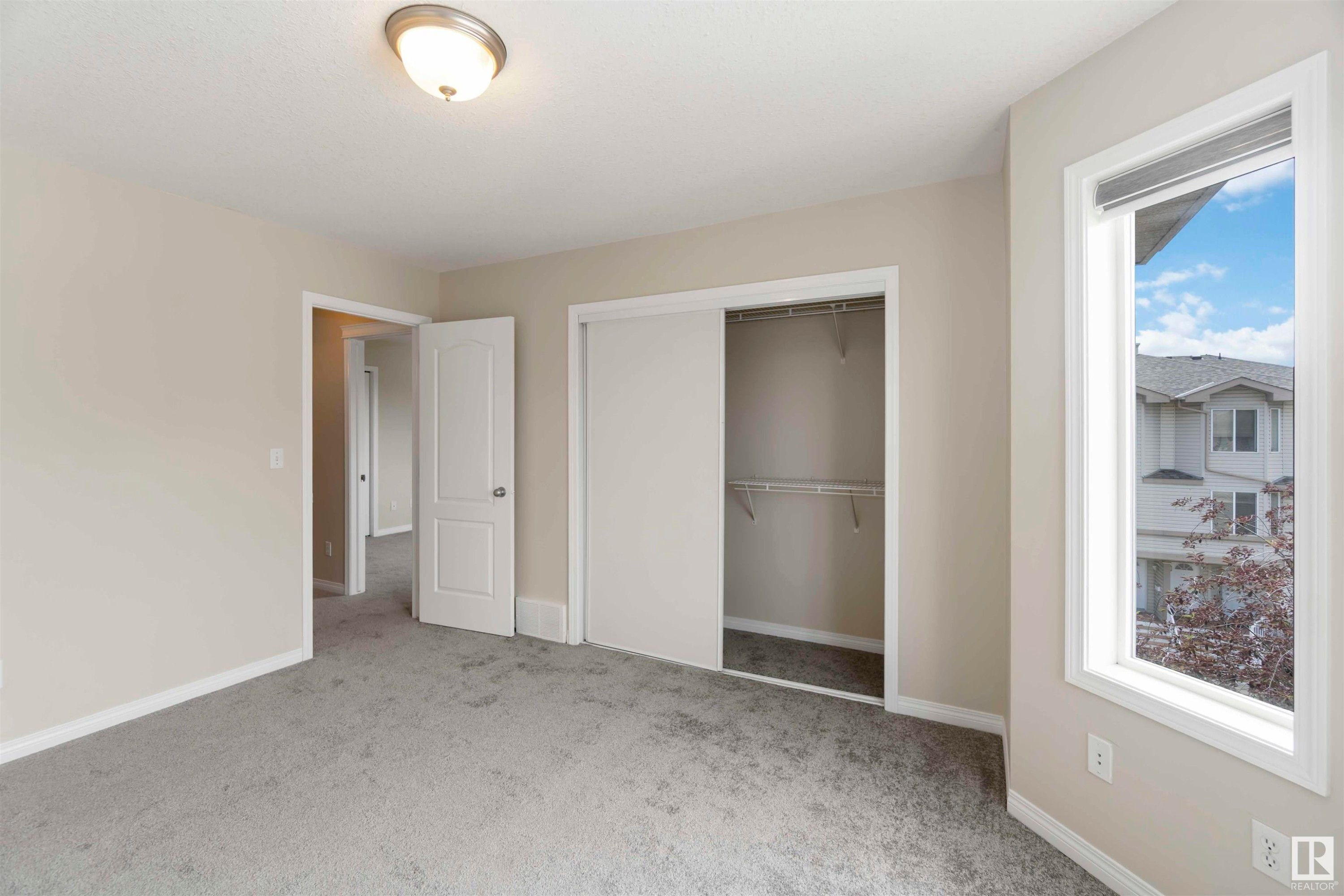 












25 2505 42 Street

,
Edmonton,




AB
T6L 7G8

