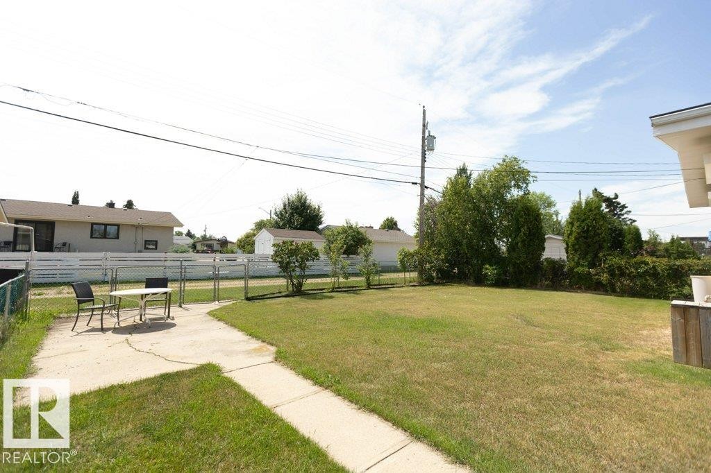 












9815 97 Street

,
Westlock,




AB
T7P 2A4

