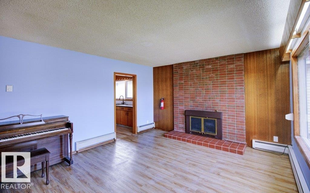 












9815 97 Street

,
Westlock,




AB
T7P 2A4


