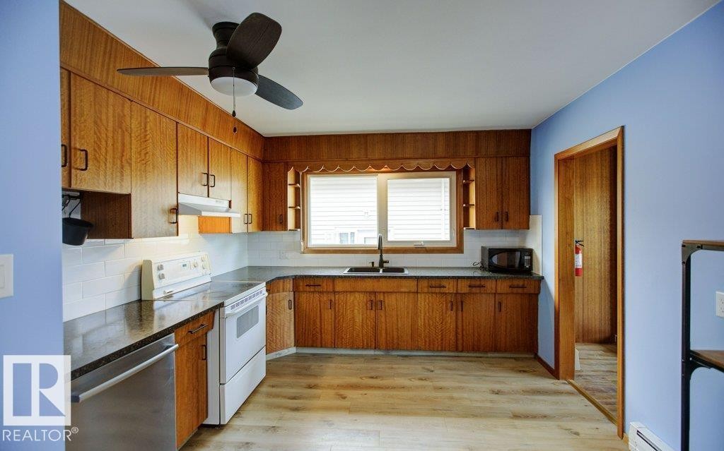 












9815 97 Street

,
Westlock,




AB
T7P 2A4


