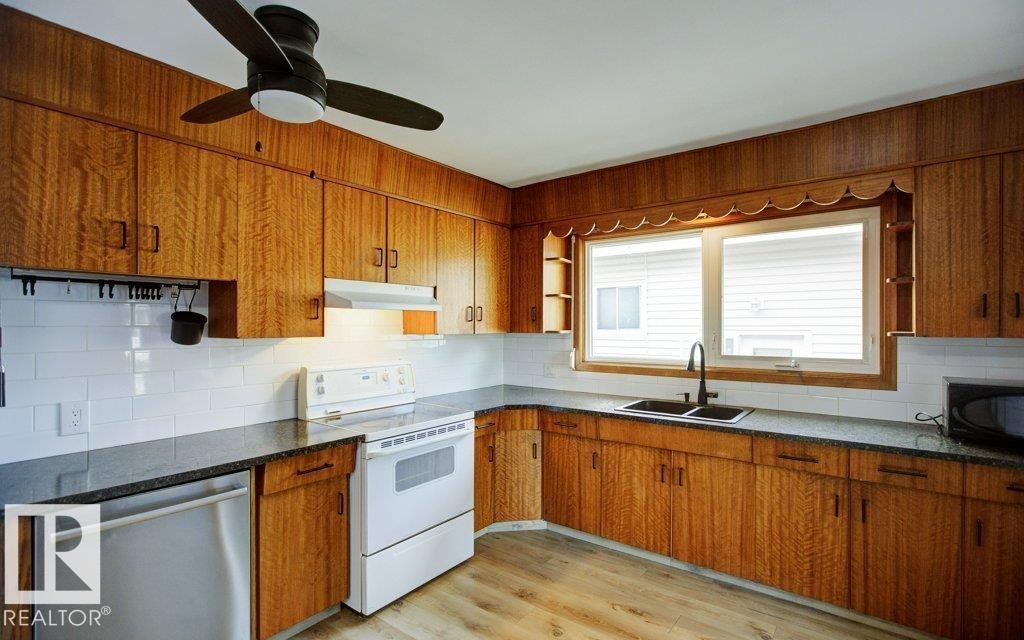 












9815 97 Street

,
Westlock,




AB
T7P 2A4

