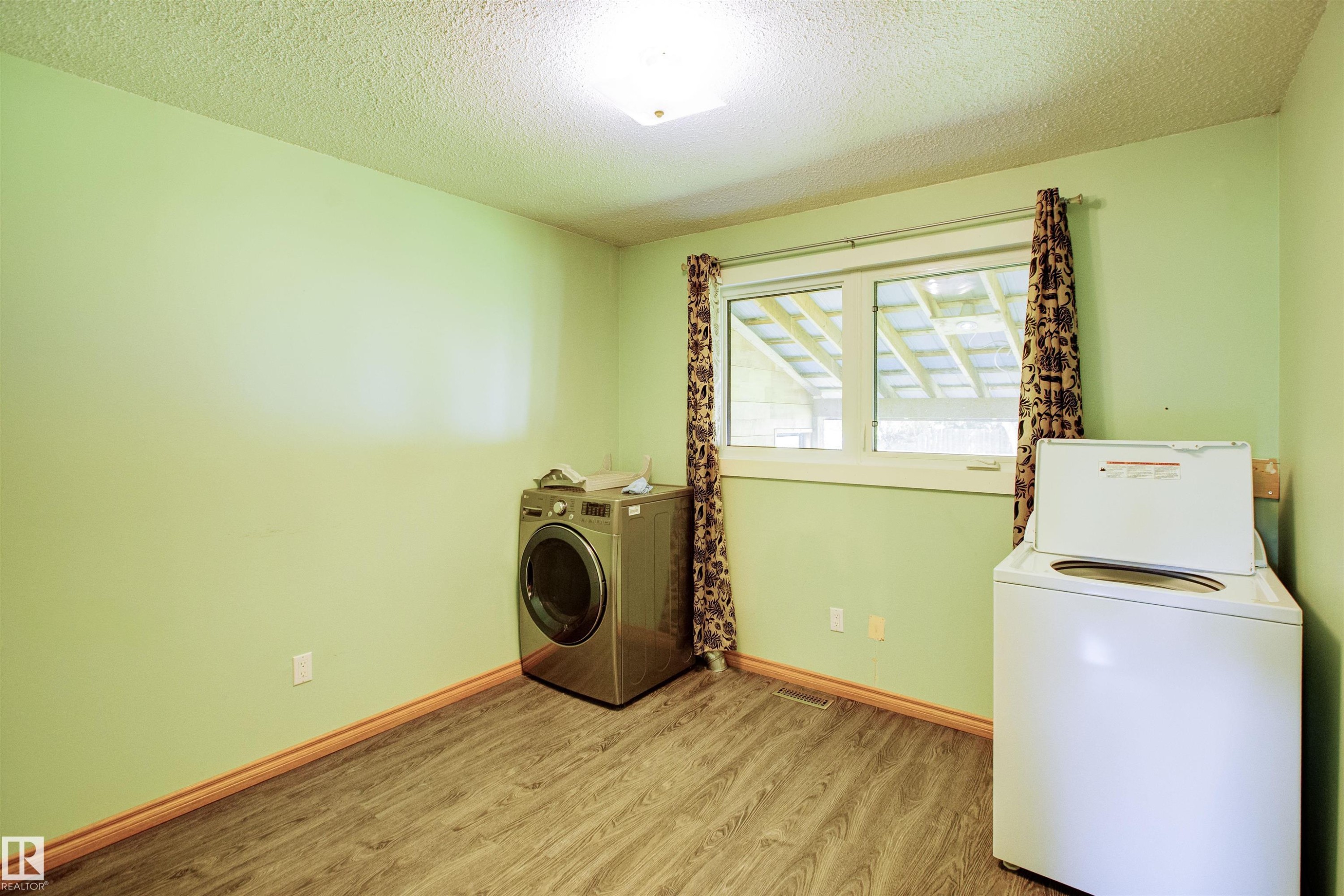












52 Thomson Road

,
Fort Assiniboine,




AB
T0G 1A0

