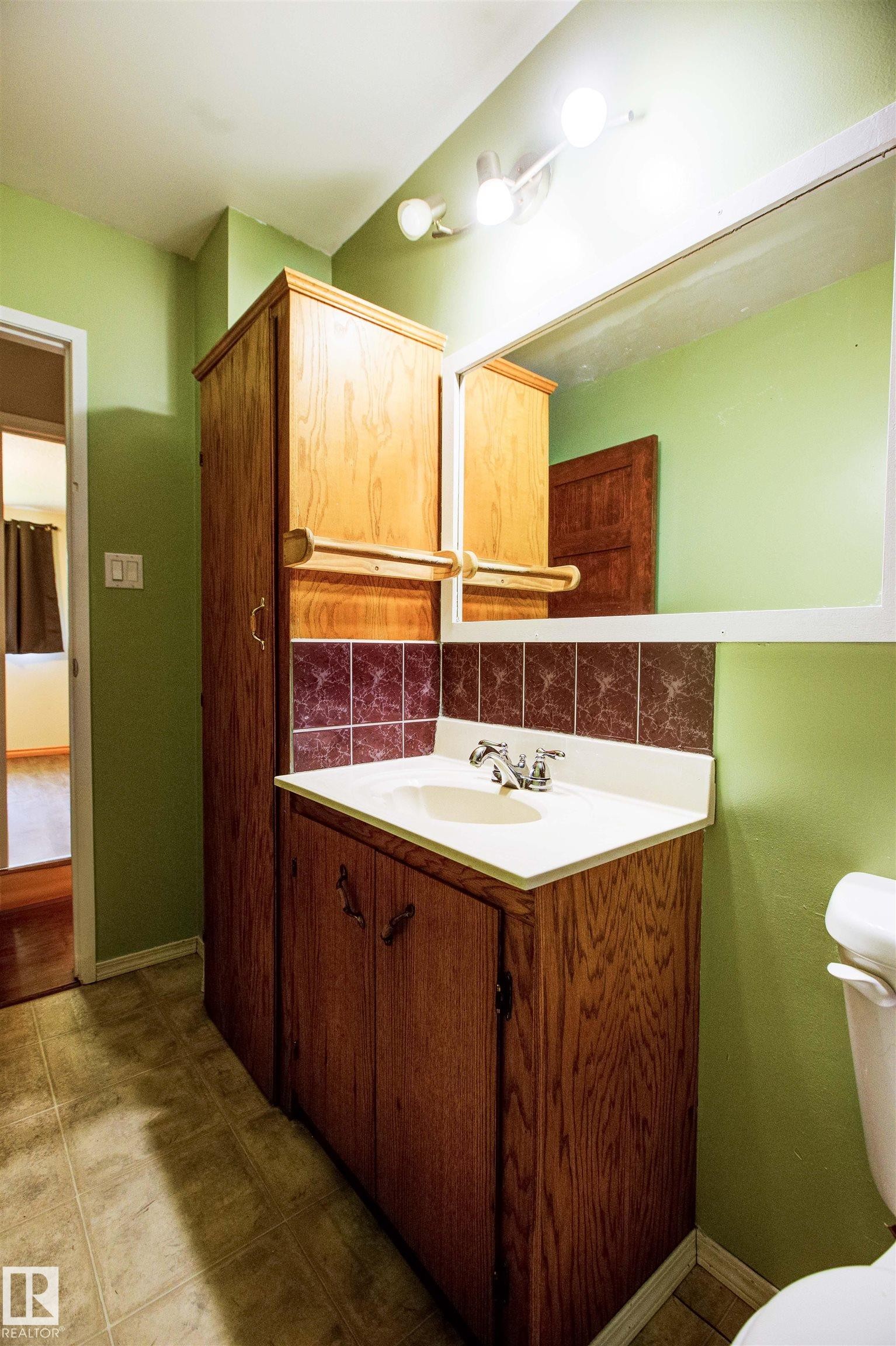 












52 Thomson Road

,
Fort Assiniboine,




AB
T0G 1A0

