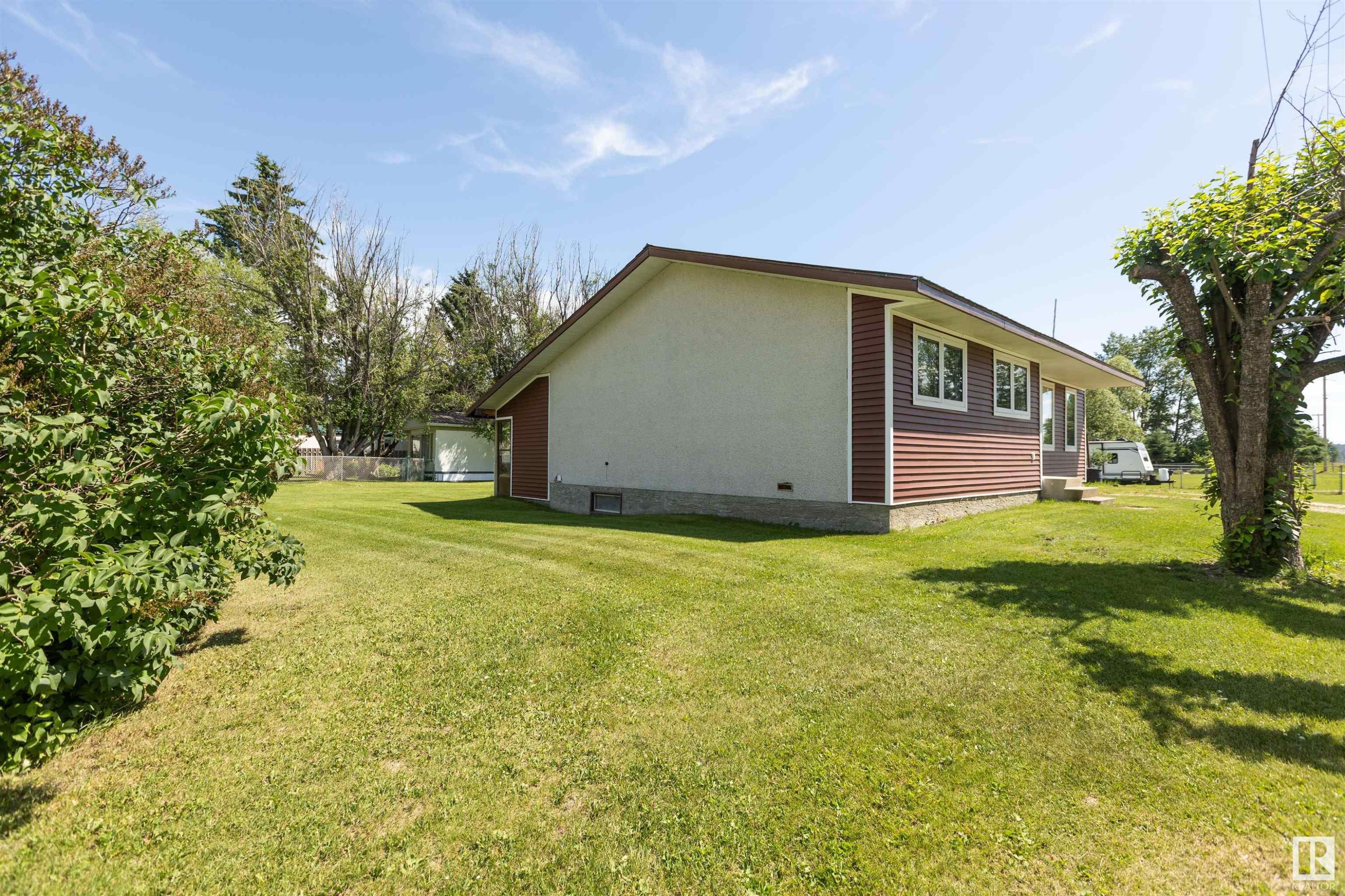 












52 Thomson Road

,
Fort Assiniboine,




AB
T0G 1A0

