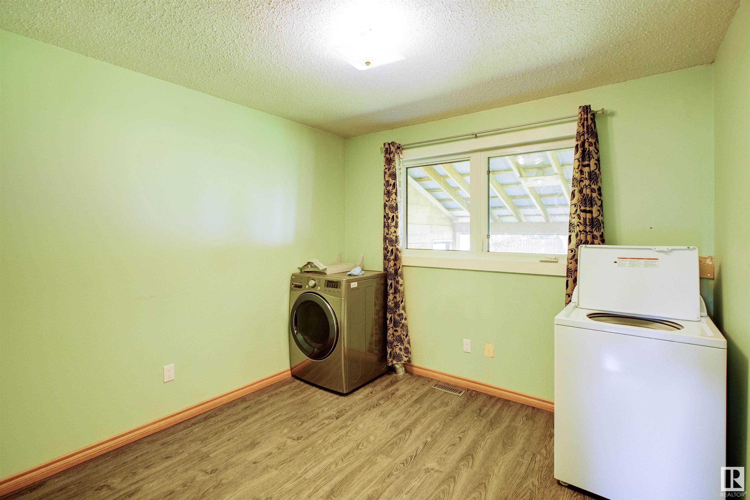 












52 Thomson Road

,
Fort Assiniboine,




AB
T0G 1A0

