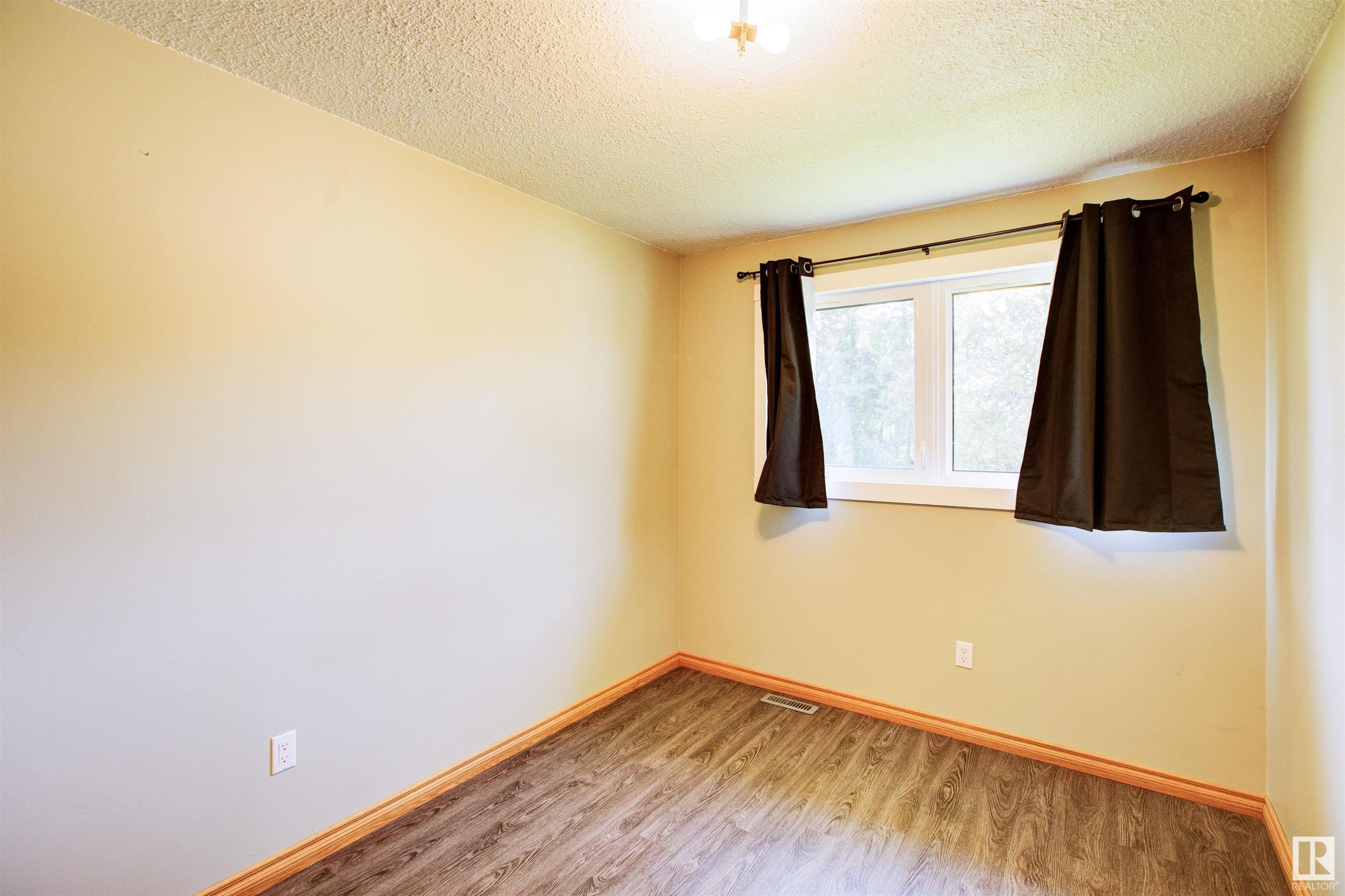 












52 Thomson Road

,
Fort Assiniboine,




AB
T0G 1A0


