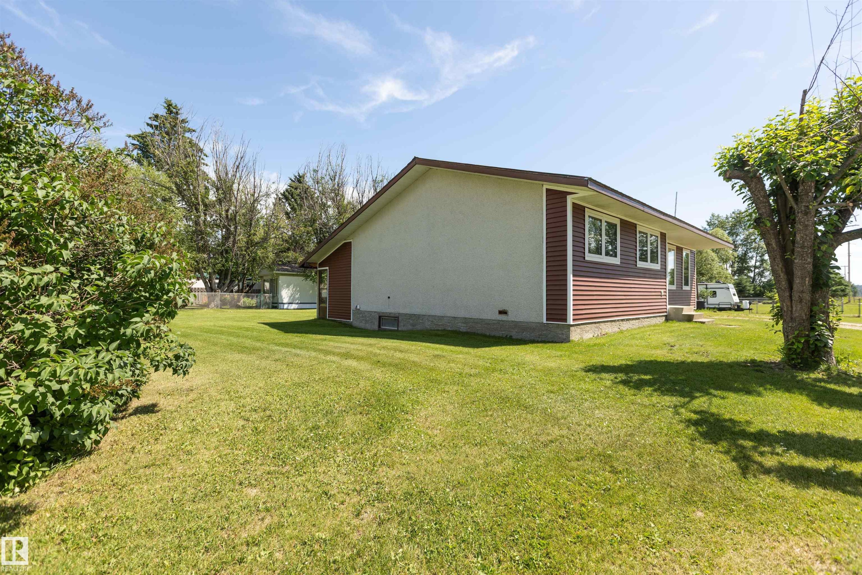 












52 Thomson Road

,
Fort Assiniboine,




AB
T0G 1A0

