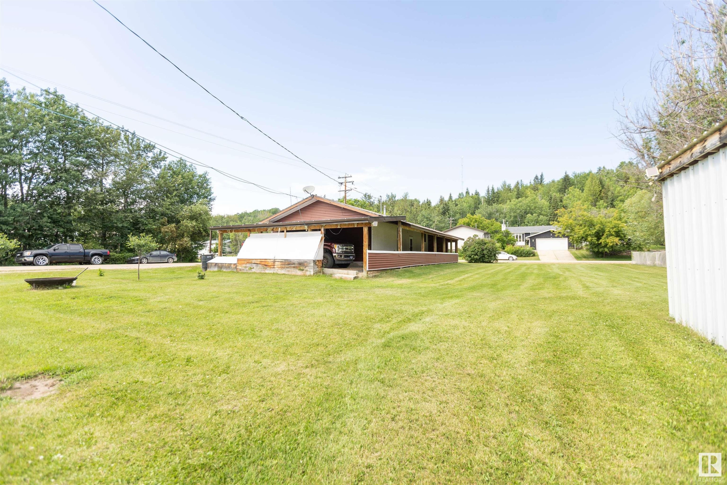 












52 Thomson Road

,
Fort Assiniboine,




AB
T0G 1A0

