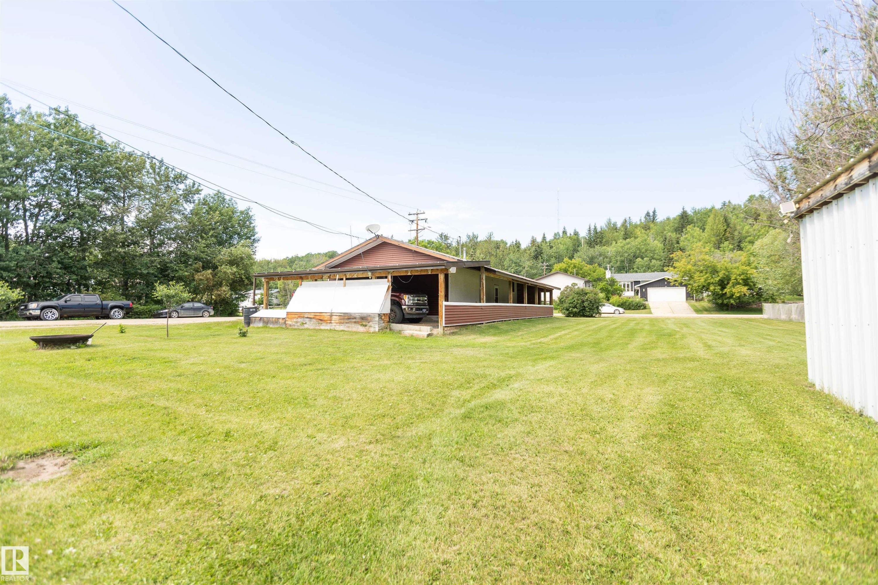 












52 Thomson Road

,
Fort Assiniboine,




AB
T0G 1A0

