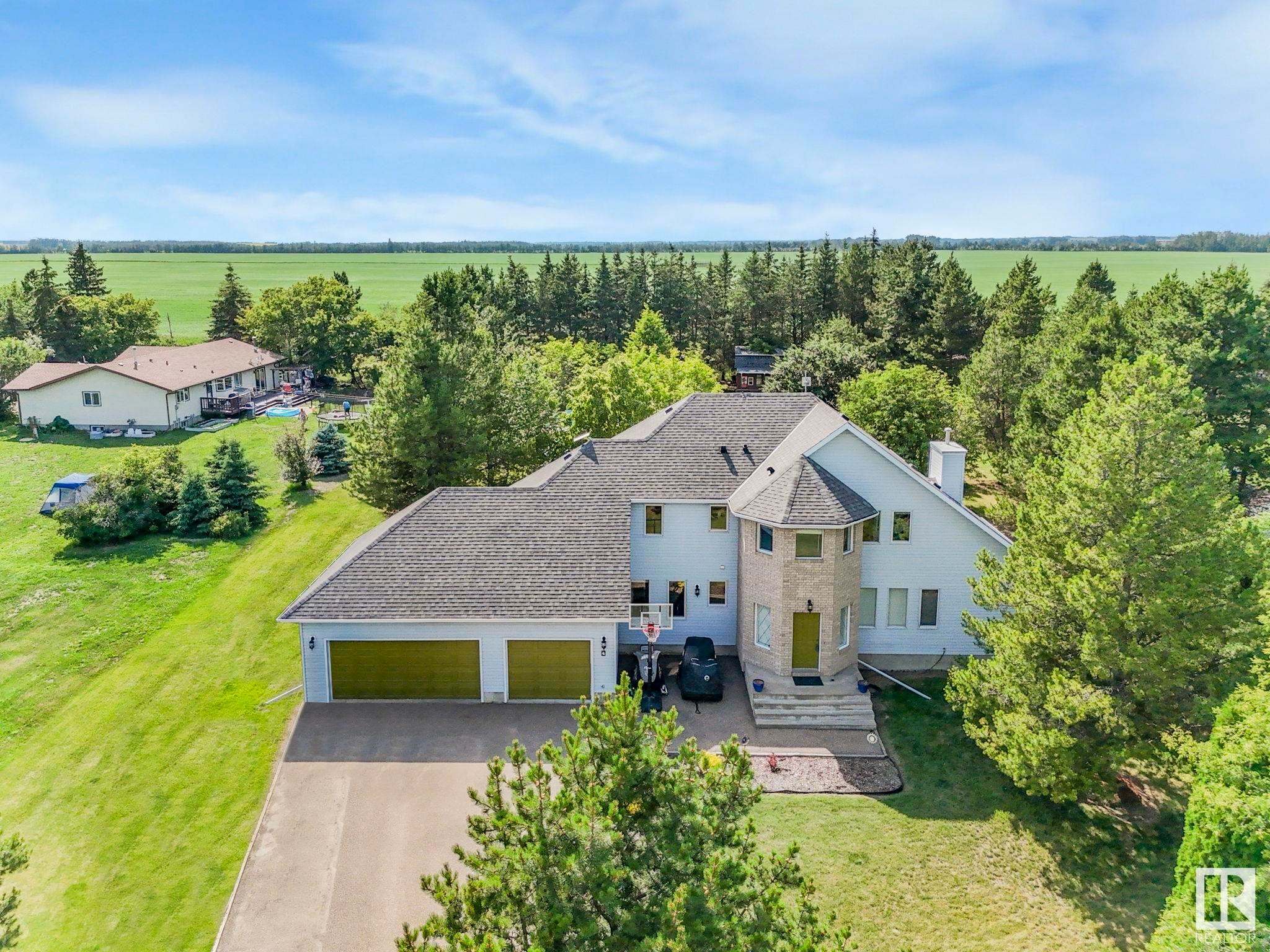 












4 Vista Way

,
Rural Sturgeon County,




AB
T0A 1N0

