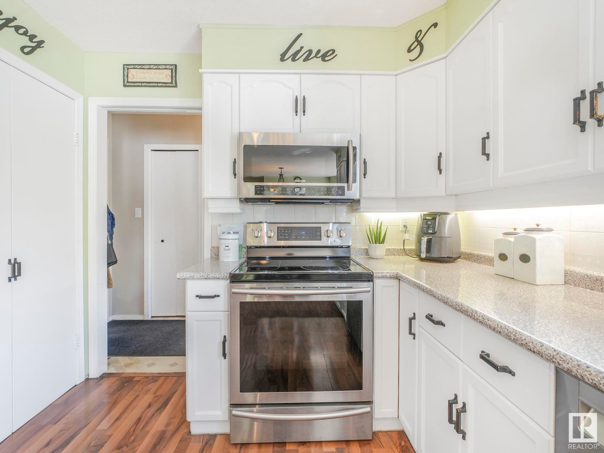 












4 Vista Way

,
Rural Sturgeon County,




AB
T0A 1N0

