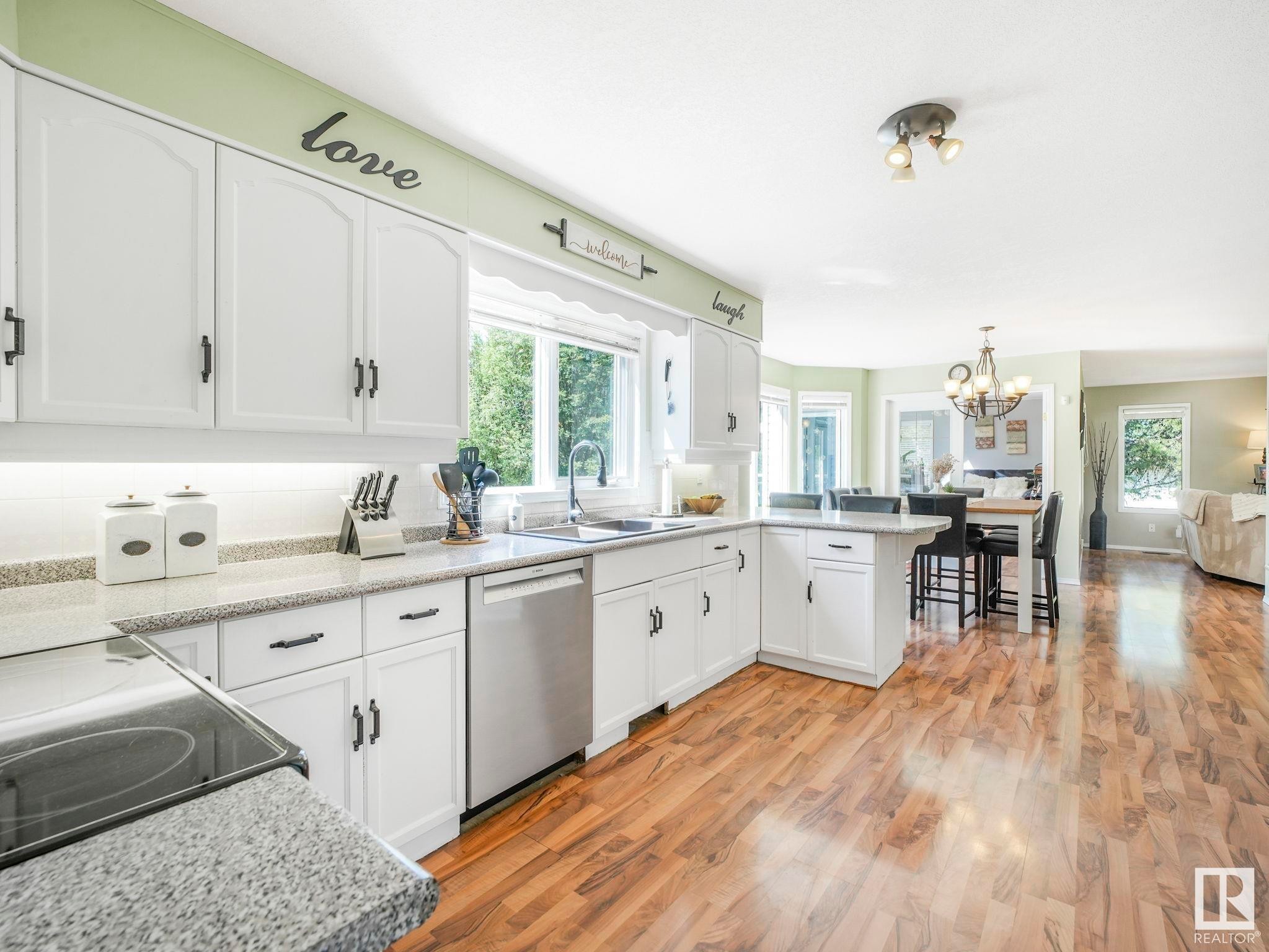 












4 Vista Way

,
Rural Sturgeon County,




AB
T0A 1N0

