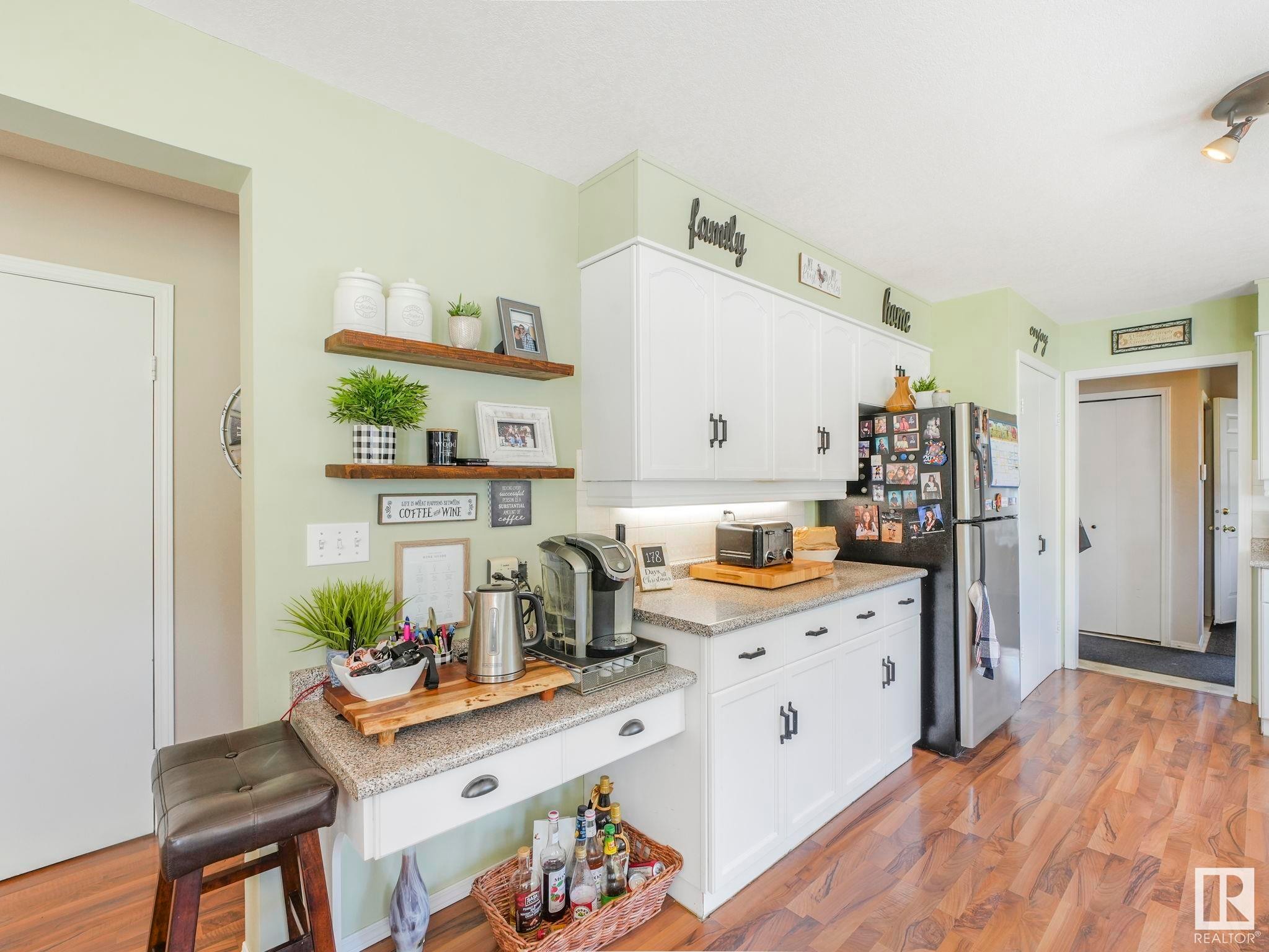 












4 Vista Way

,
Rural Sturgeon County,




AB
T0A 1N0

