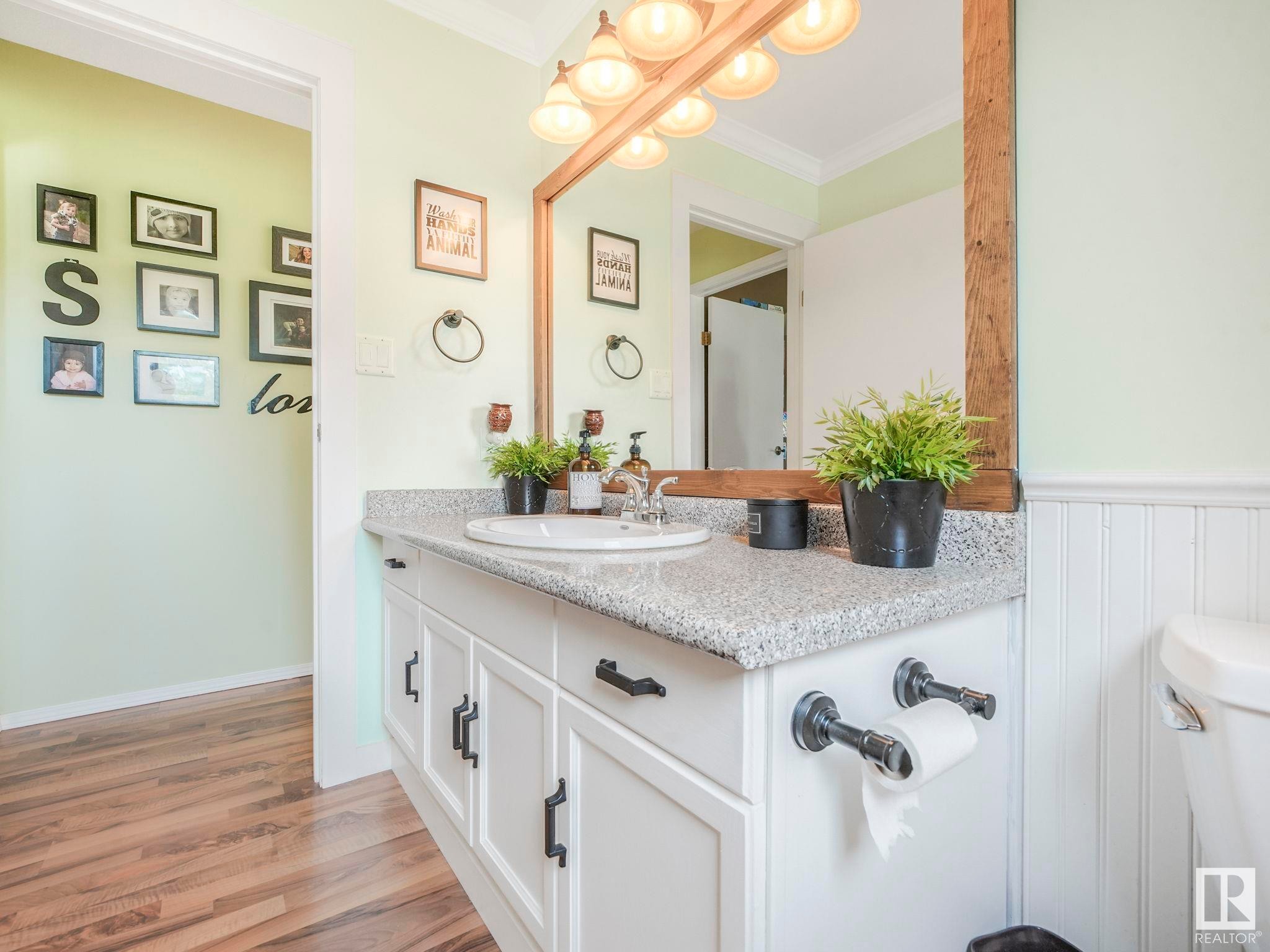 












4 Vista Way

,
Rural Sturgeon County,




AB
T0A 1N0

