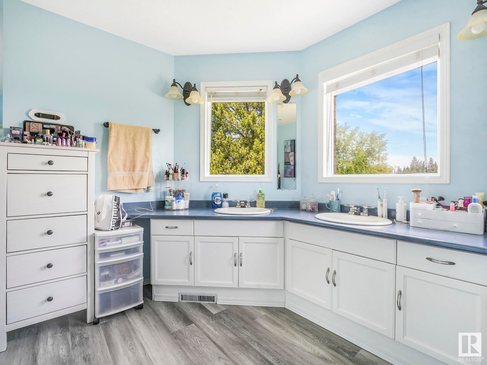 












4 Vista Way

,
Rural Sturgeon County,




AB
T0A 1N0

