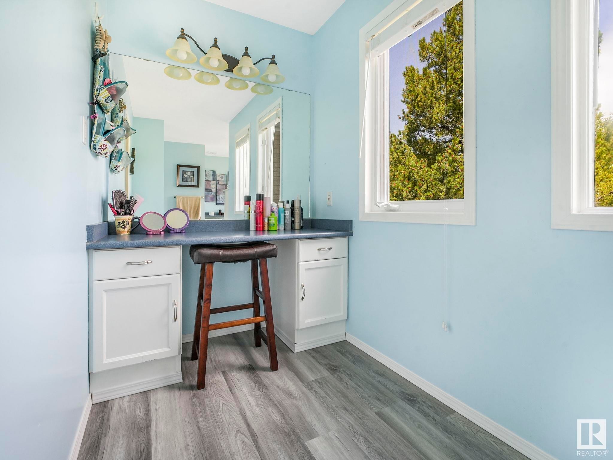 












4 Vista Way

,
Rural Sturgeon County,




AB
T0A 1N0

