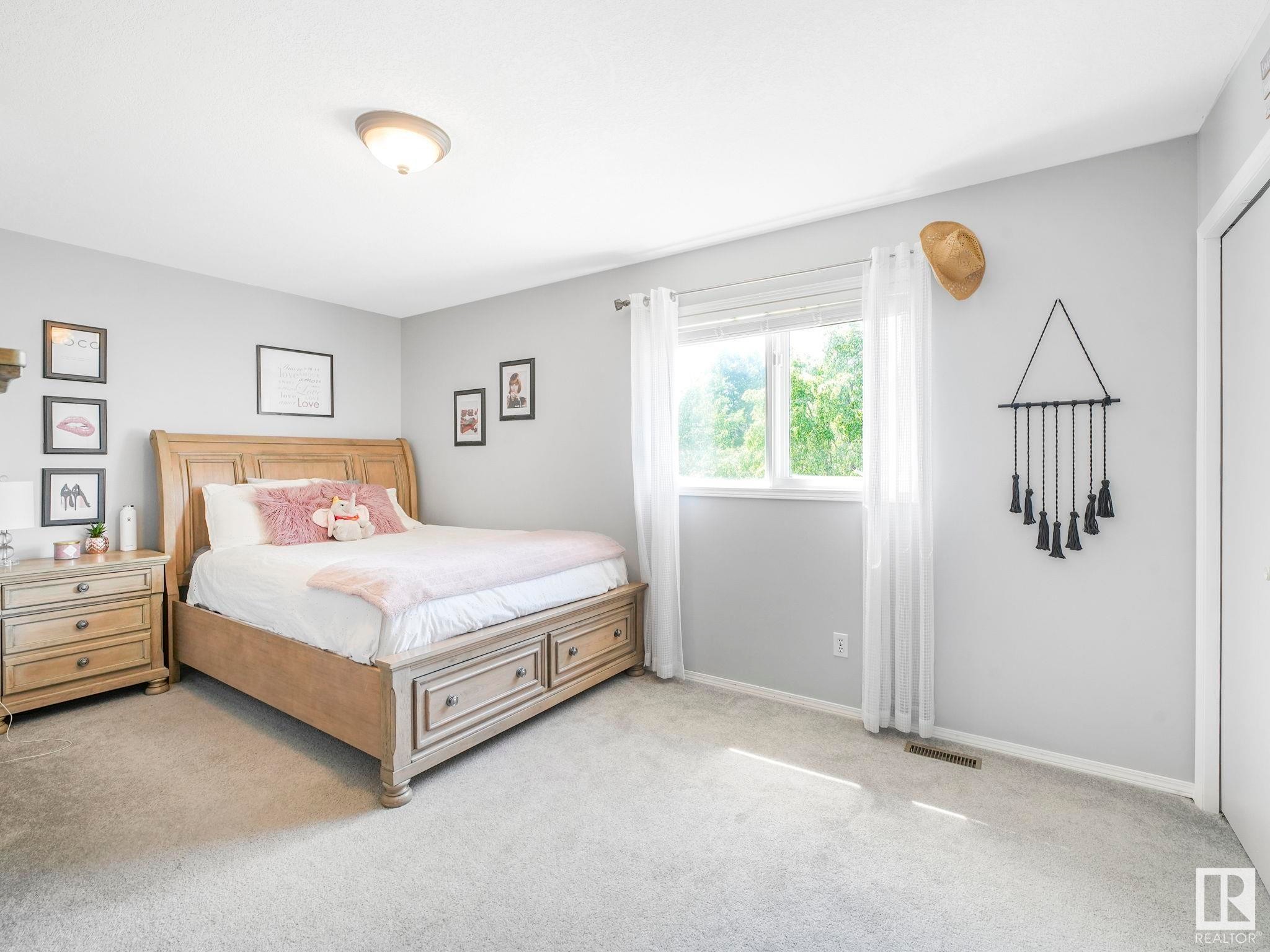 












4 Vista Way

,
Rural Sturgeon County,




AB
T0A 1N0

