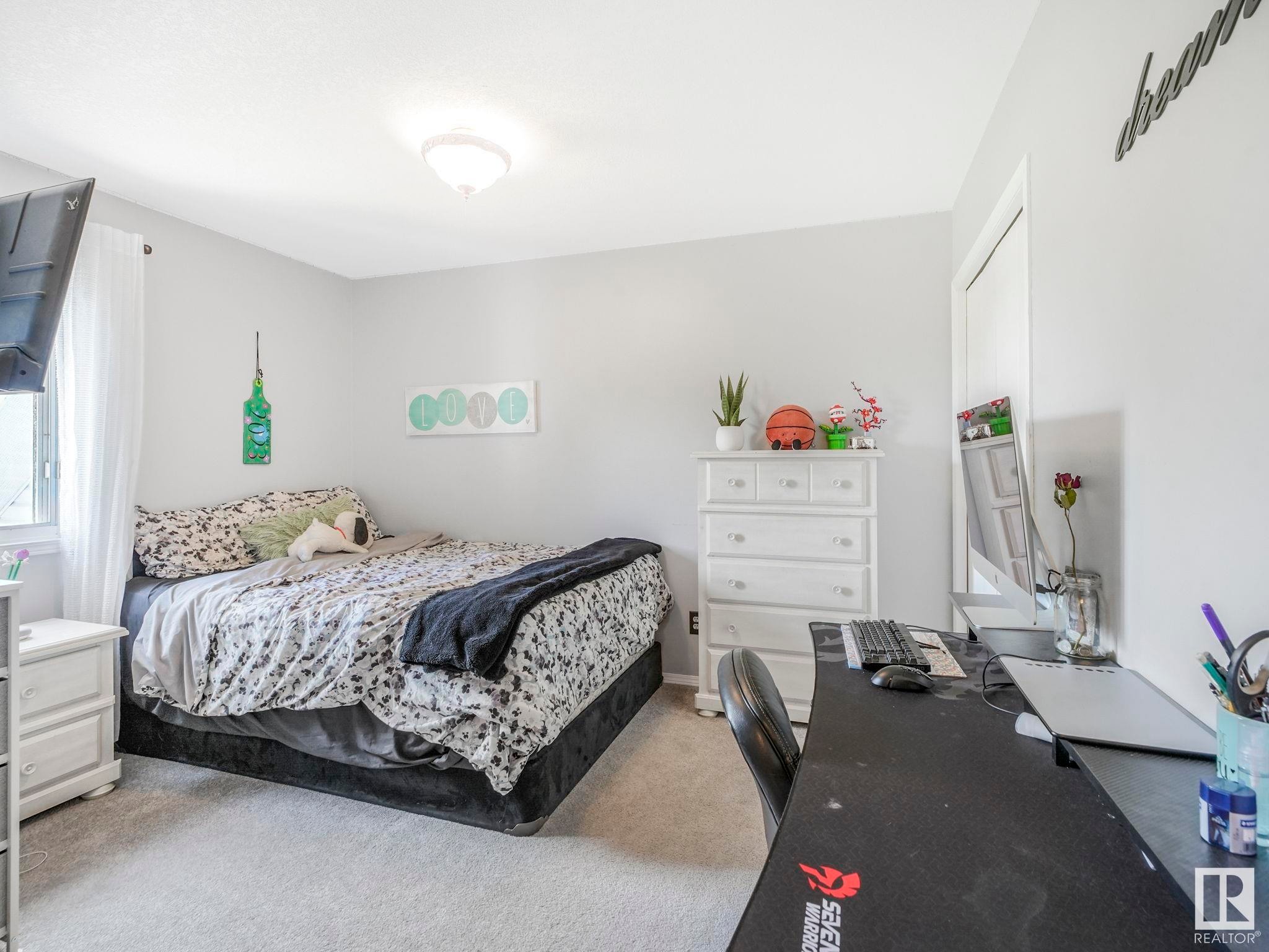 












4 Vista Way

,
Rural Sturgeon County,




AB
T0A 1N0

