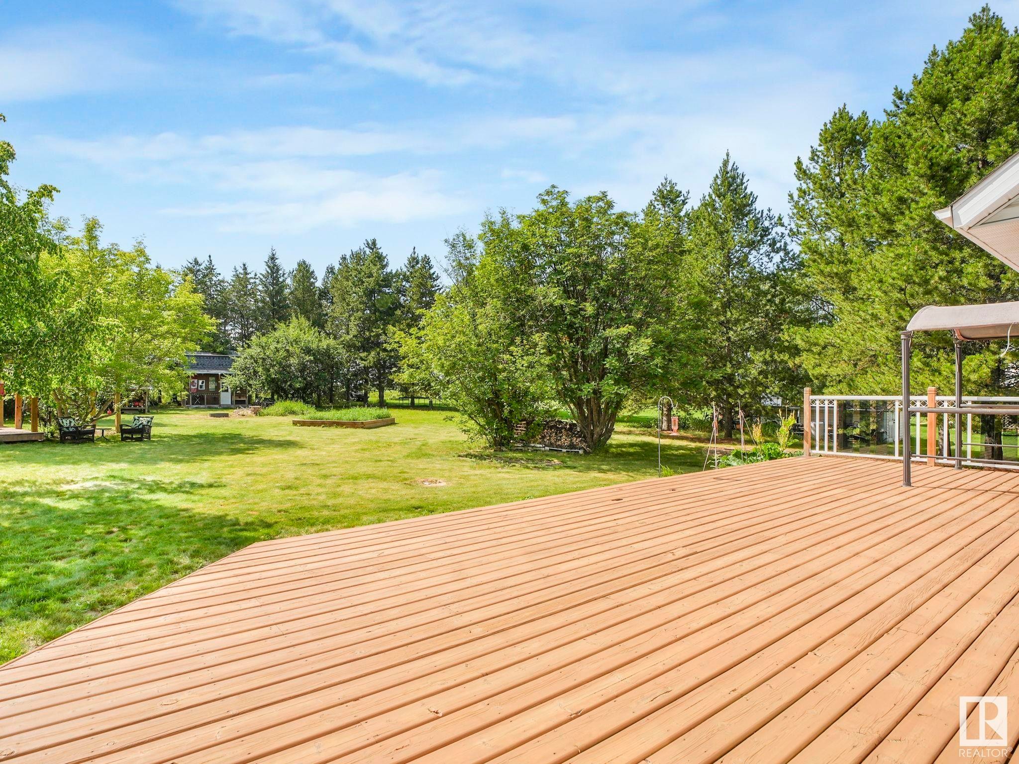 












4 Vista Way

,
Rural Sturgeon County,




AB
T0A 1N0

