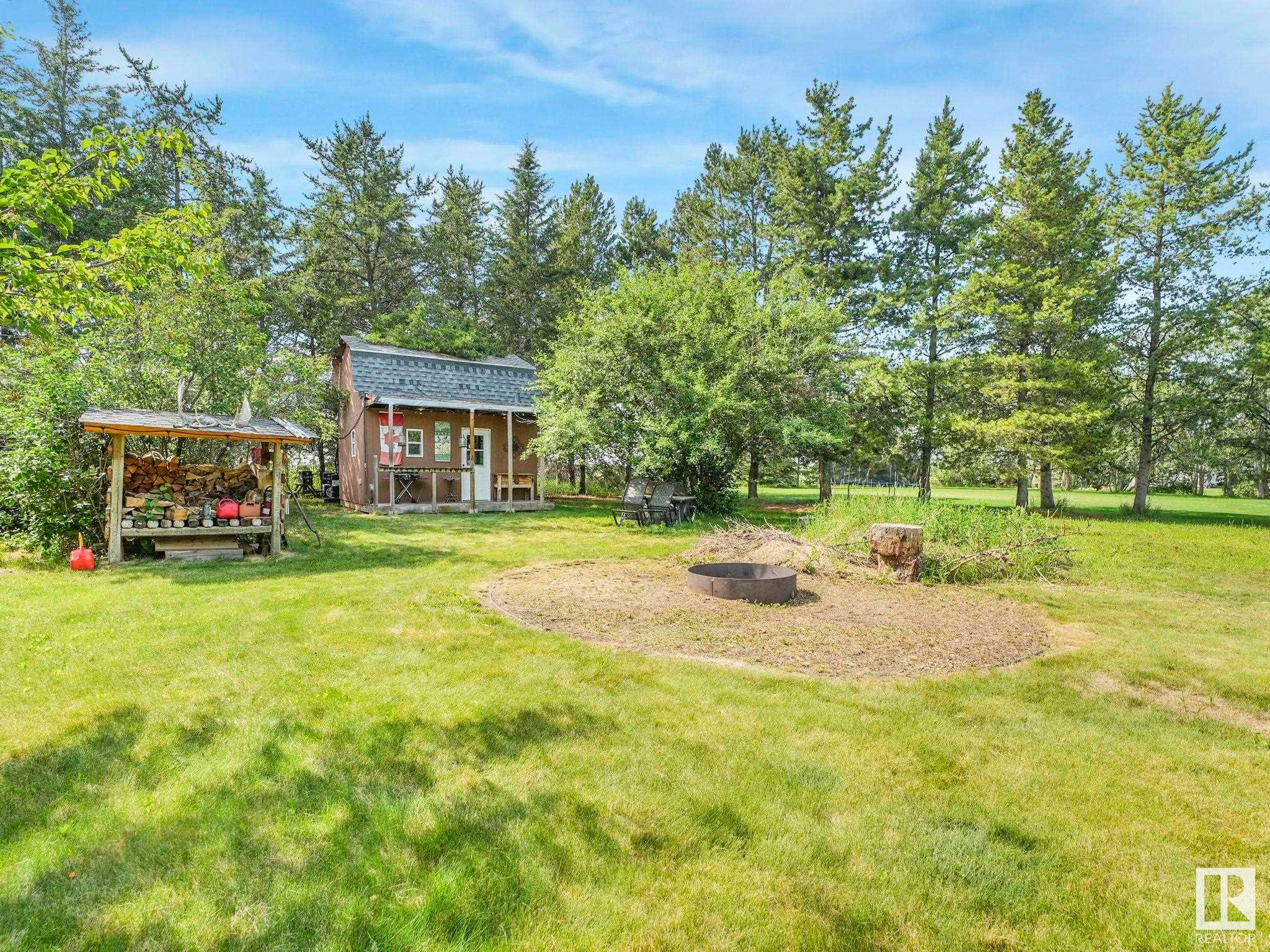 












4 Vista Way

,
Rural Sturgeon County,




AB
T0A 1N0

