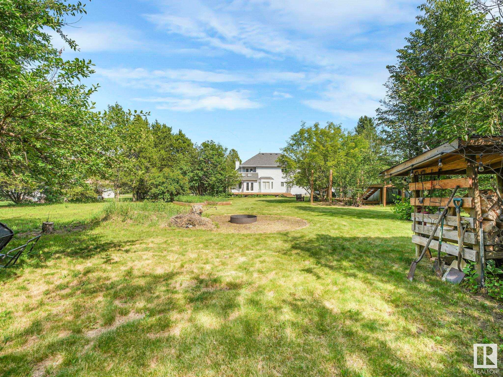 












4 Vista Way

,
Rural Sturgeon County,




AB
T0A 1N0

