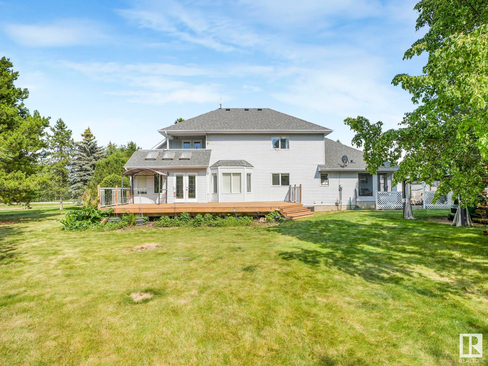 












4 Vista Way

,
Rural Sturgeon County,




AB
T0A 1N0

