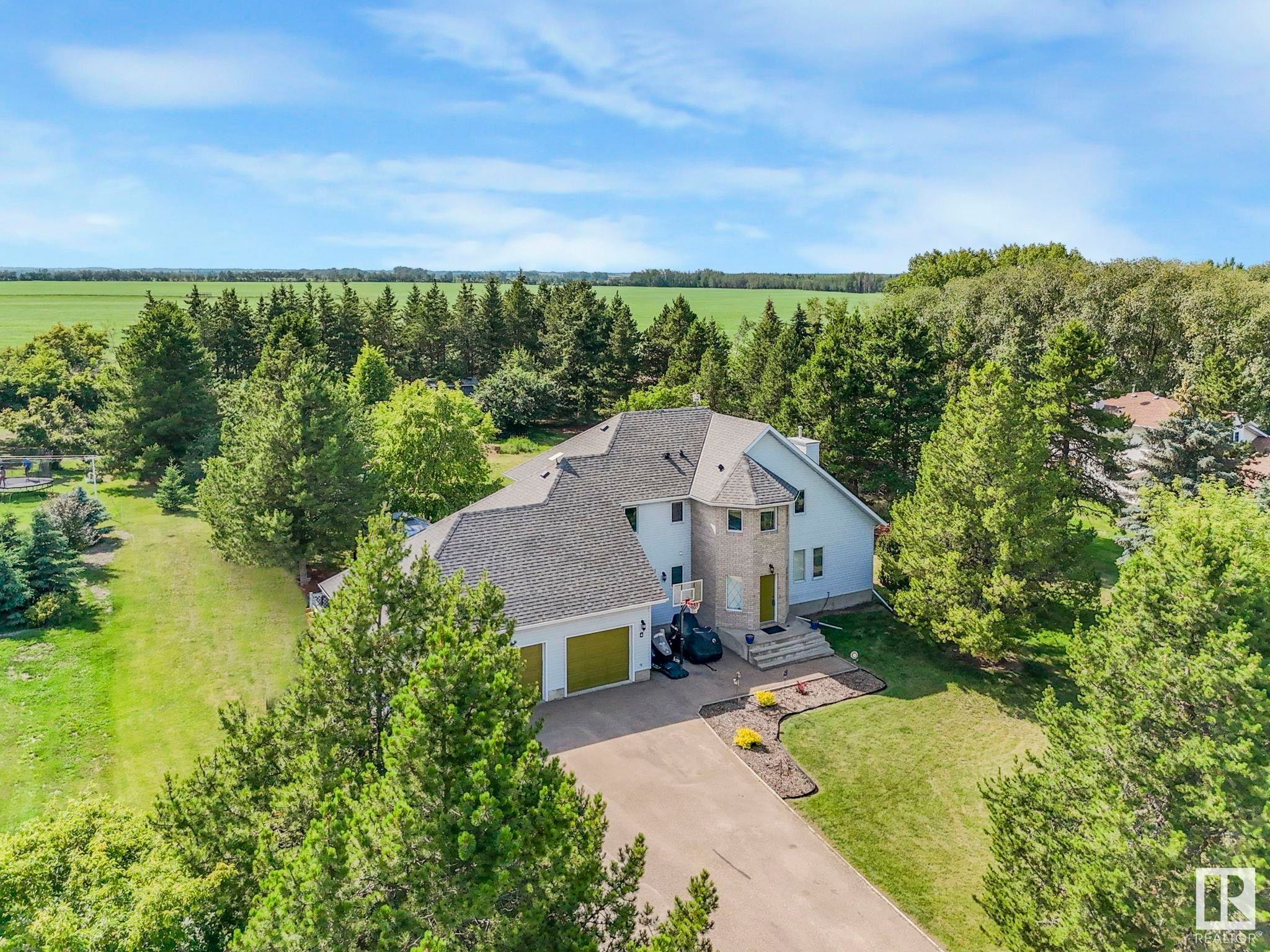 












4 Vista Way

,
Rural Sturgeon County,




AB
T0A 1N0

