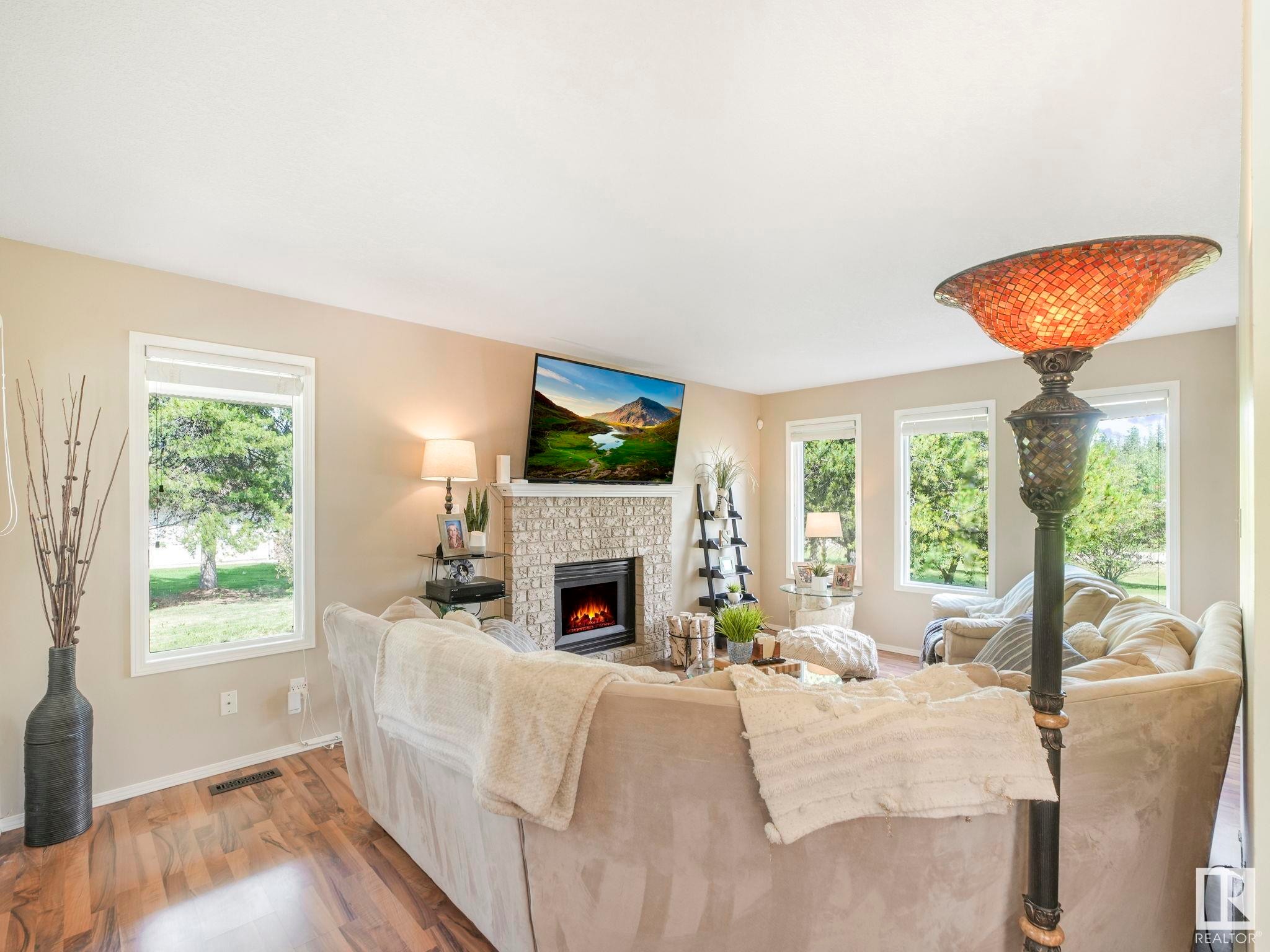 












4 Vista Way

,
Rural Sturgeon County,




AB
T0A 1N0

