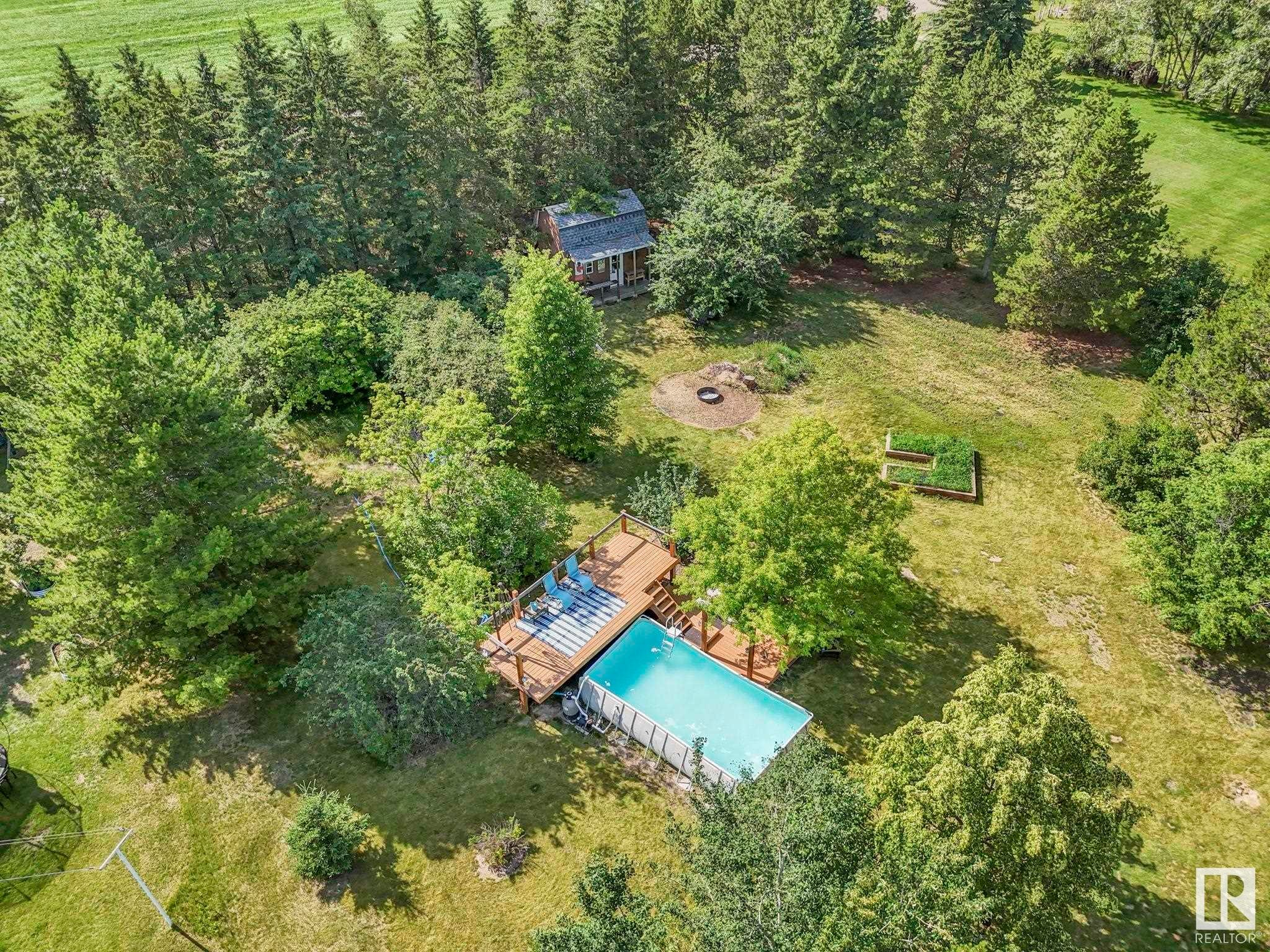 












4 Vista Way

,
Rural Sturgeon County,




AB
T0A 1N0

