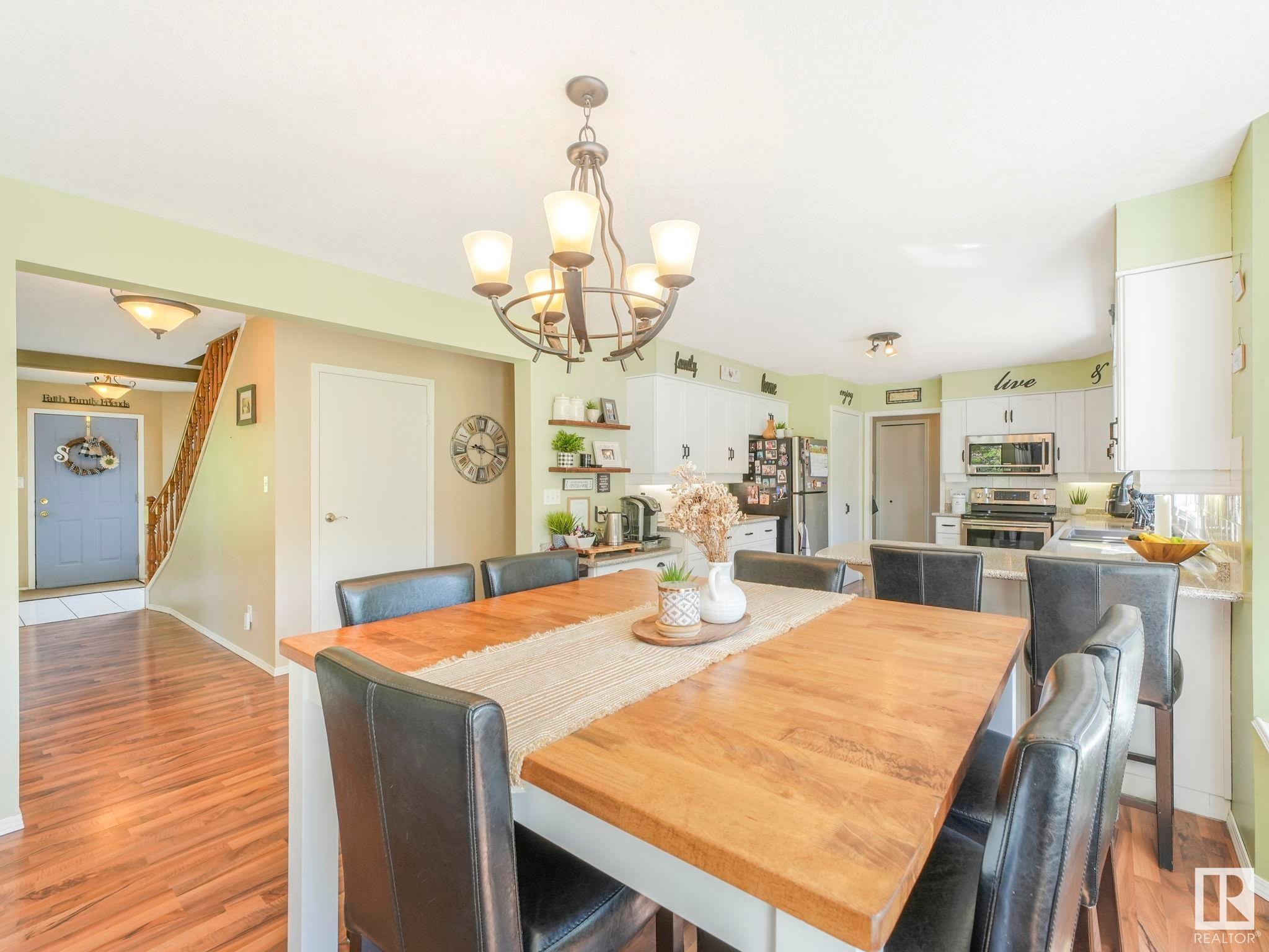 












4 Vista Way

,
Rural Sturgeon County,




AB
T0A 1N0

