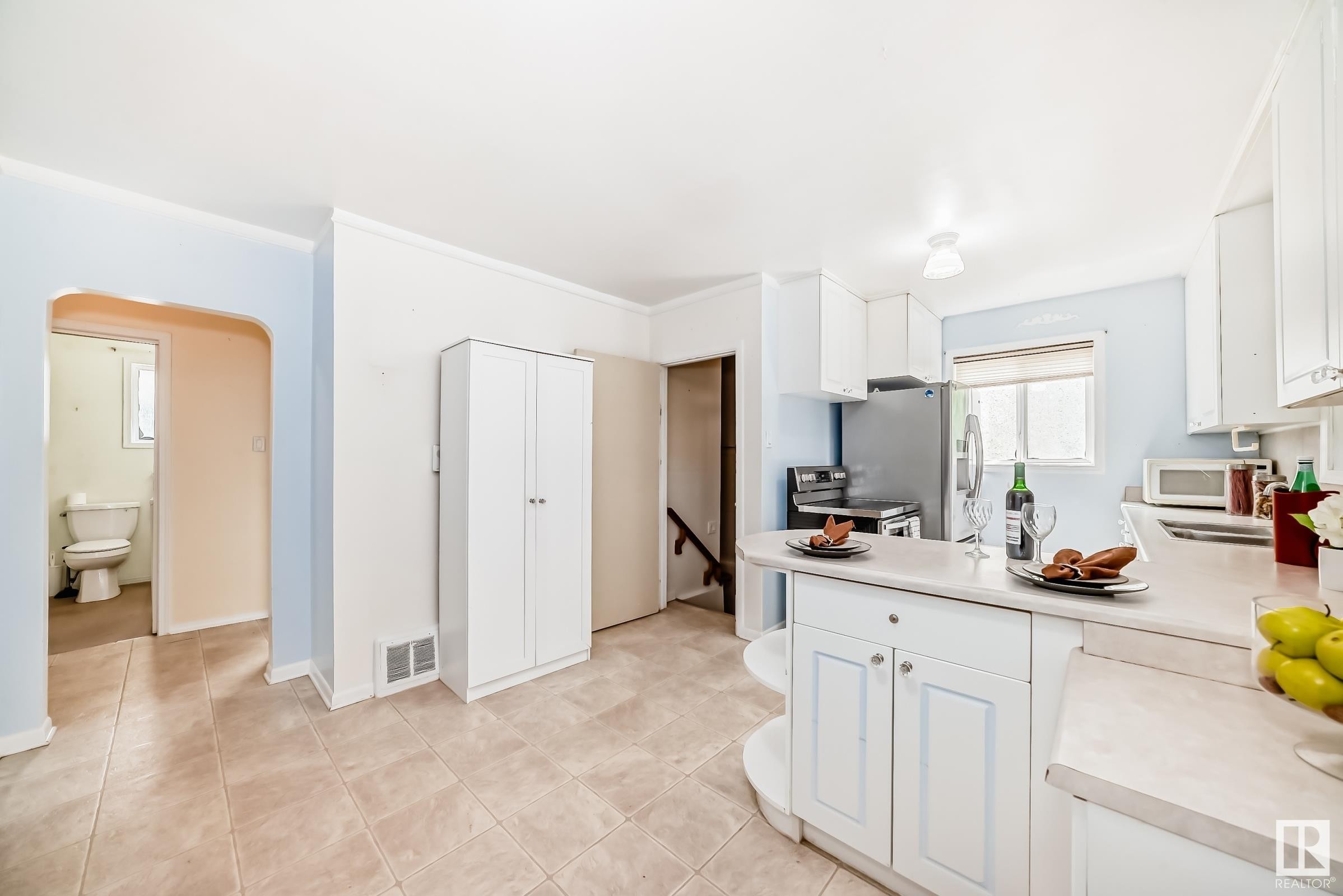 












10335 83 Street

,
Edmonton,




AB
T6A 3N9

