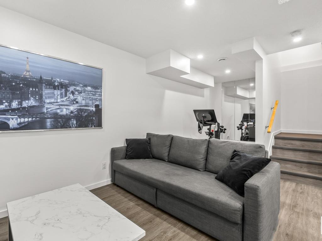 












267 LARCH Crescent

,
Leduc,




AB
T9E 1L3

