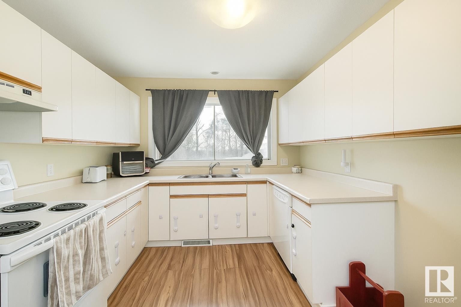 












50327 36 Highway

,
Rural Minburn County,




AB
T0B 2S0


