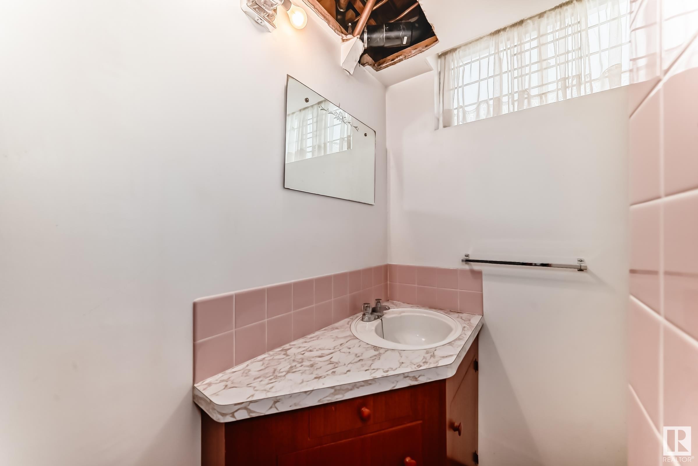












13212 117 Street

,
Edmonton,




AB
T5E 5K2

