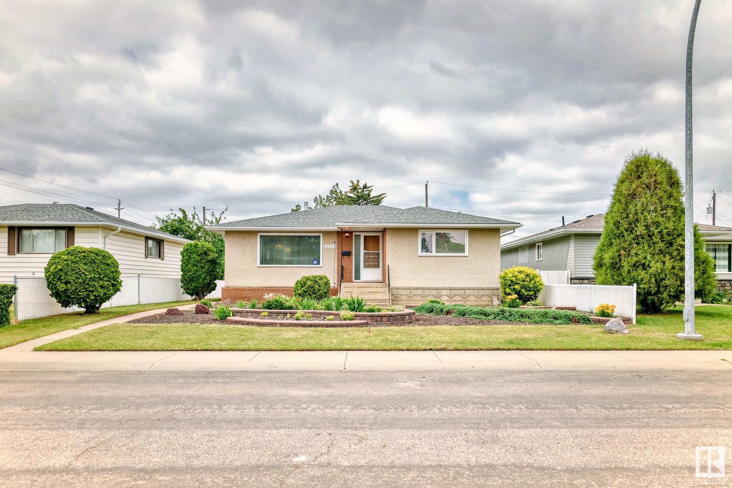 












13212 117 Street

,
Edmonton,




AB
T5E 5K2

