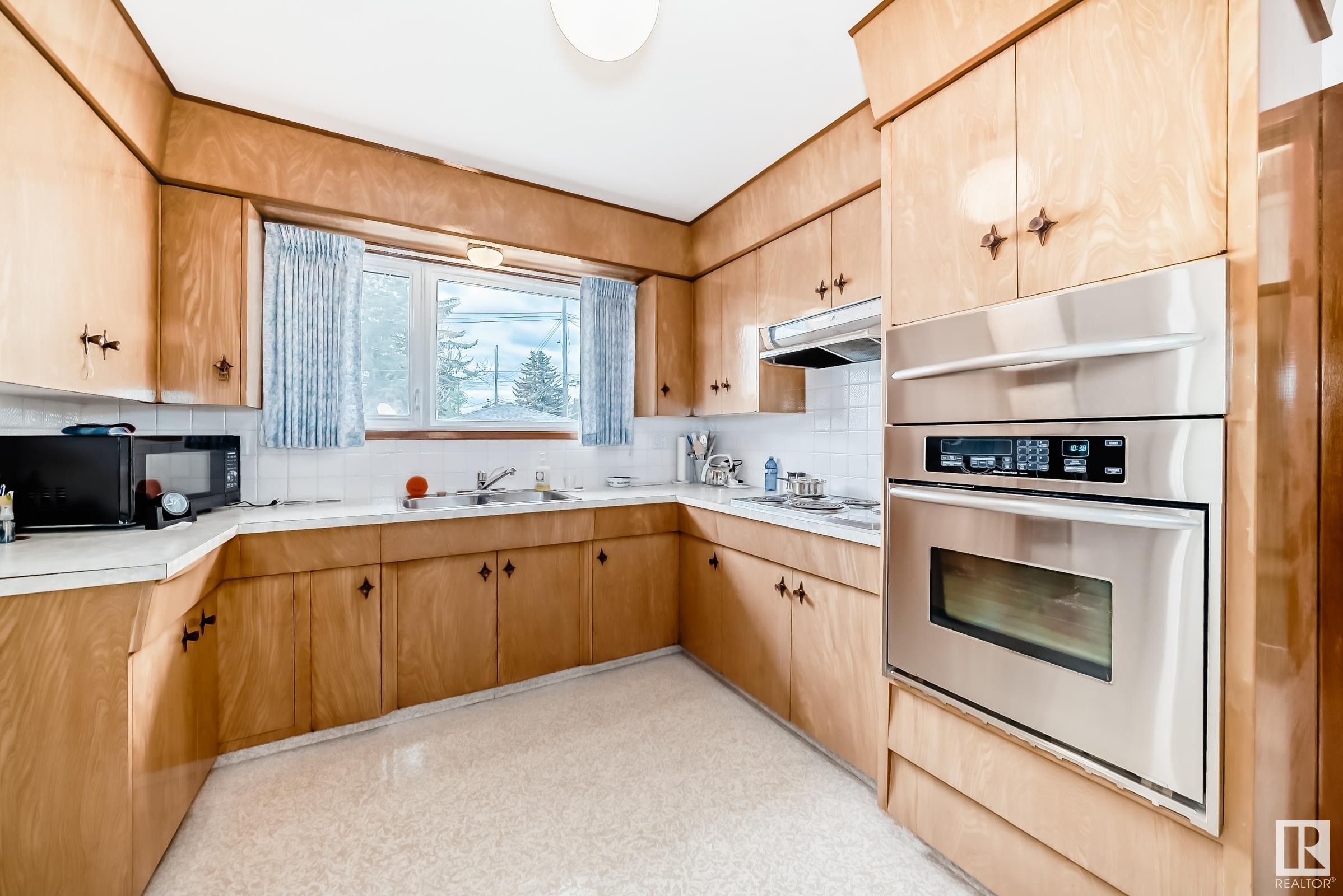 












13212 117 Street

,
Edmonton,




AB
T5E 5K2

